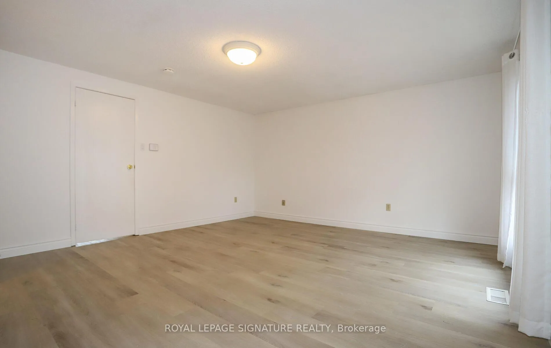 Photo 17 of 27 Patrice Crescent, Vaughan, Crestwood-Springfarm-Yorkhill — HOMEH