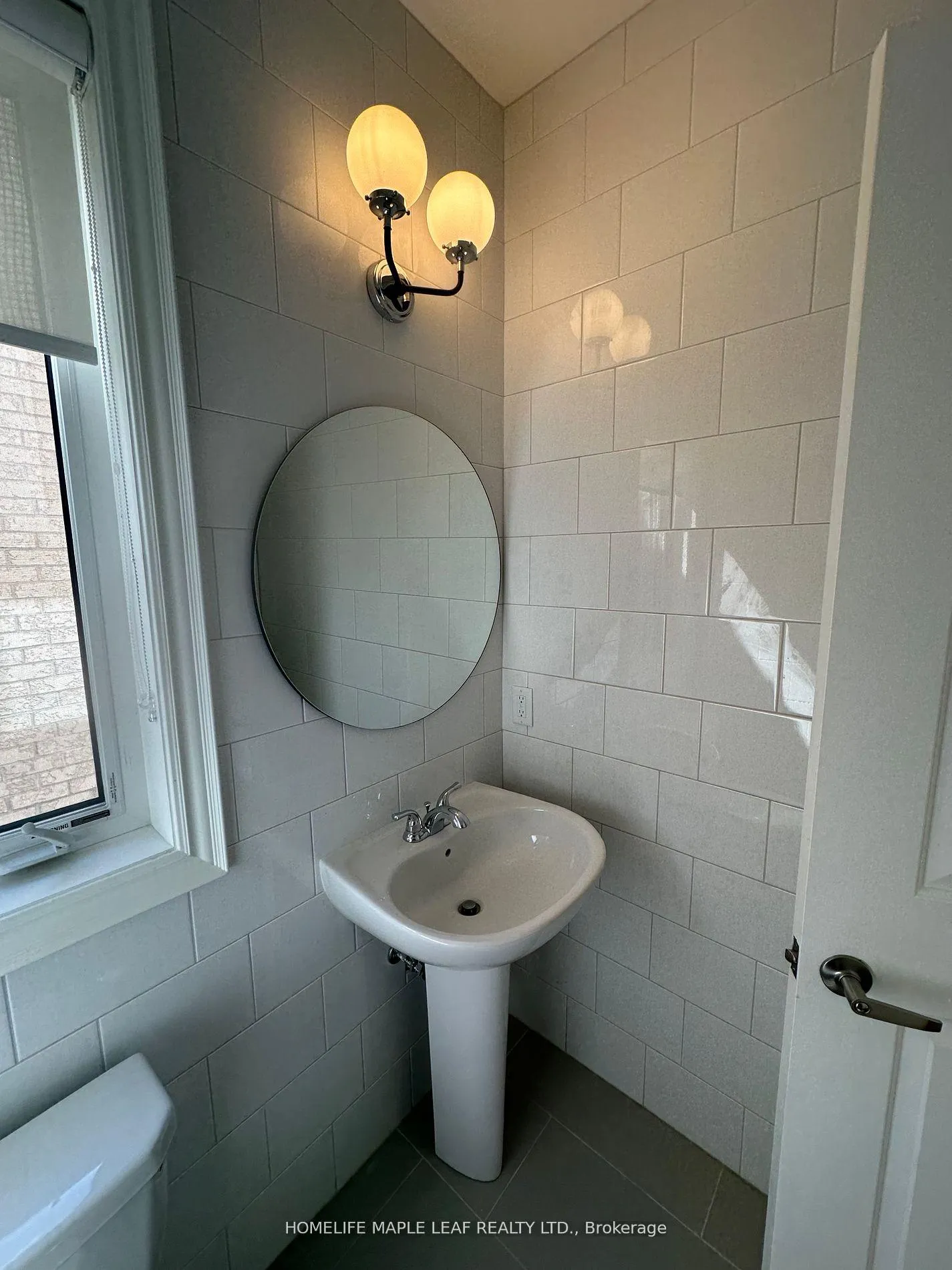 Photo 5 of 91 Robert Wilson Crescent, Georgina, Keswick South — HOMEH