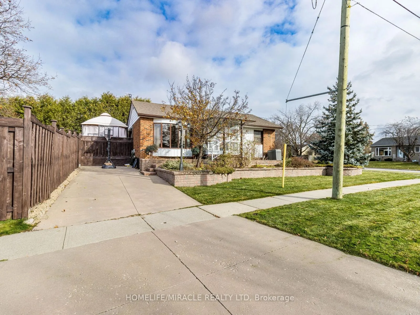 Photo 2 of 83 Nanwood Drive, Brampton, Bram East — HOMEH