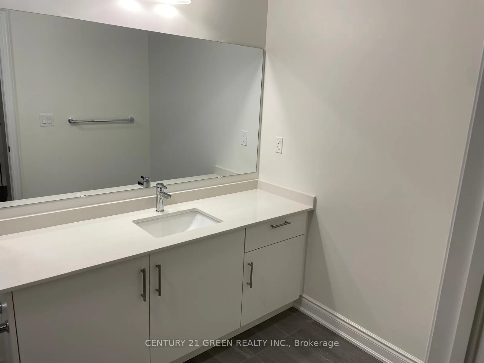 Photo 10 of 57 Bermondsey Way, Brampton, Bram West — HOMEH