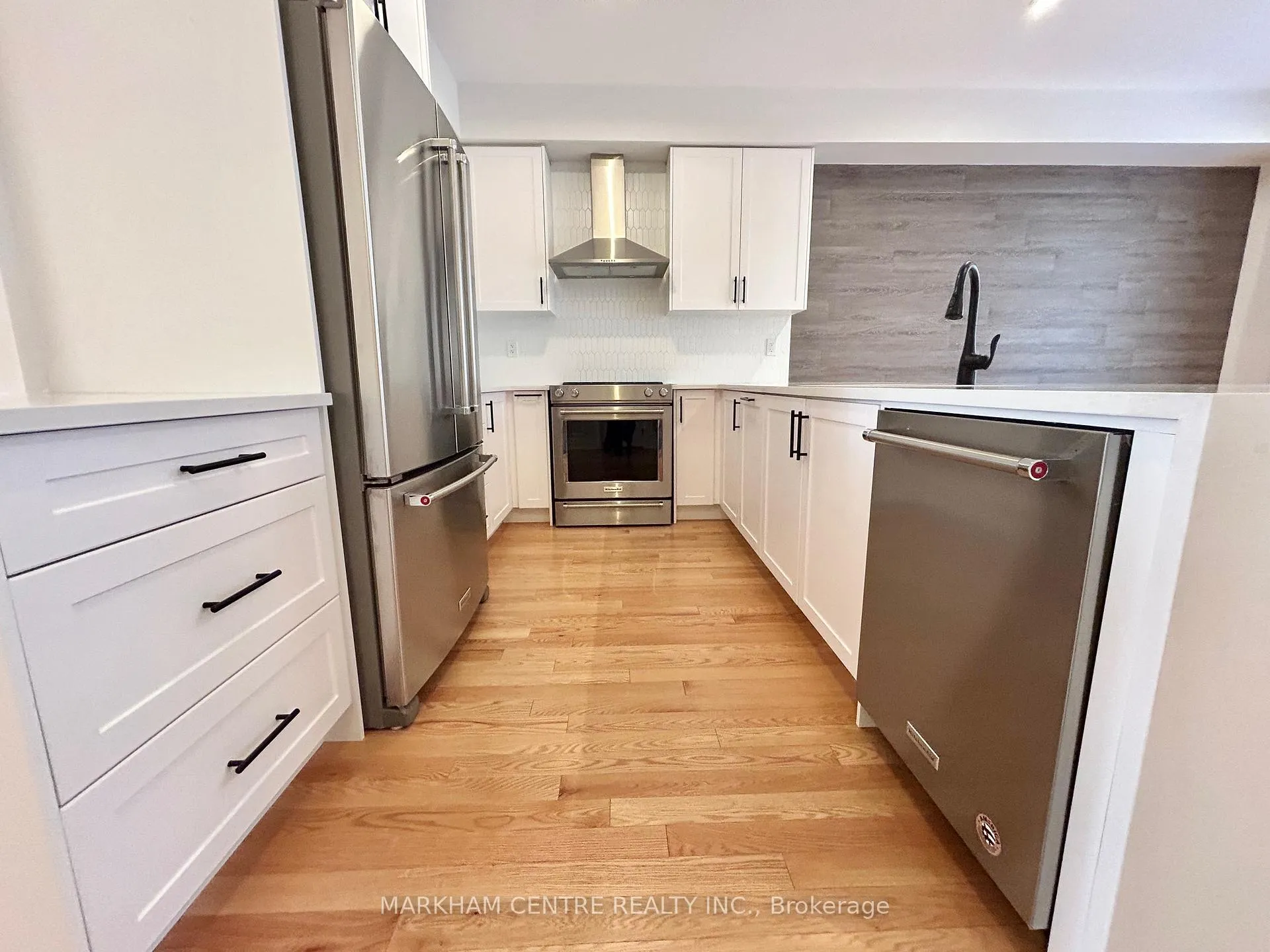 Photo 2 of 20 Teasel Way, Markham, Unionville — HOMEH