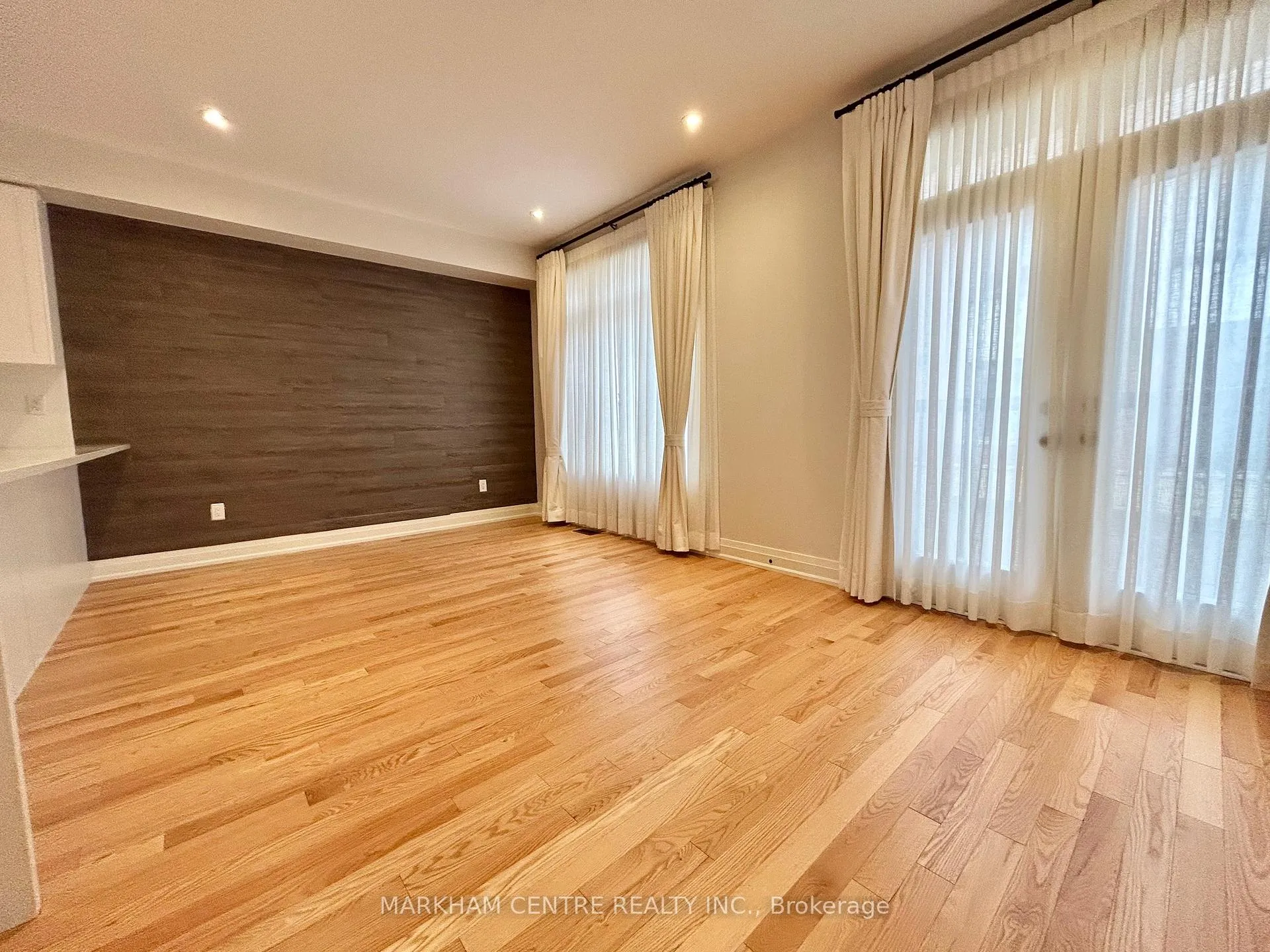 Photo 3 of 20 Teasel Way, Markham, Unionville — HOMEH