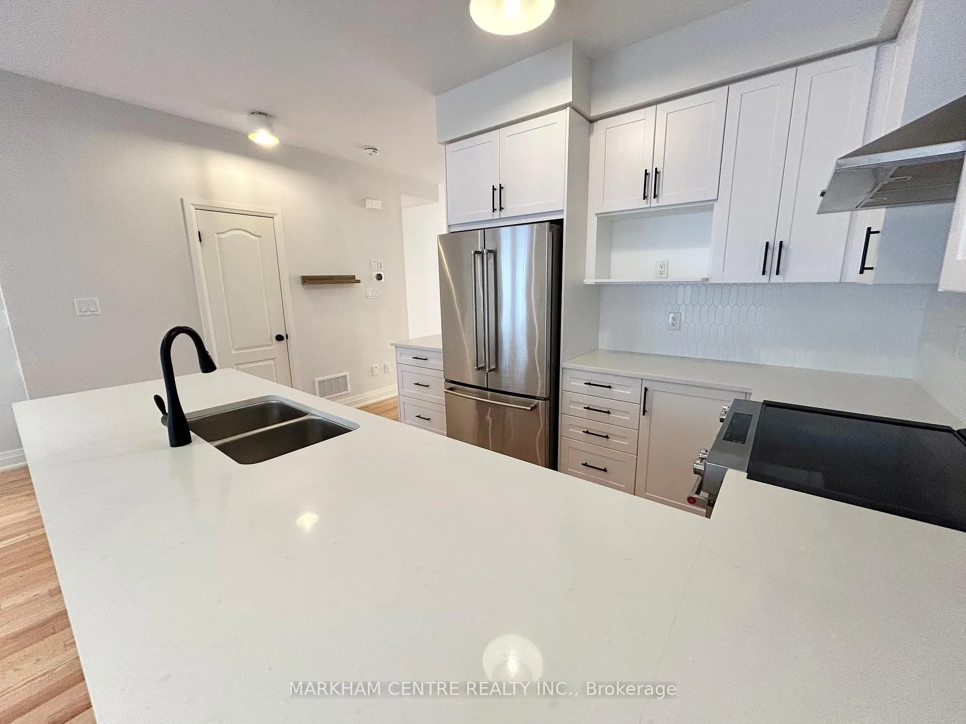 Photo 5 of 20 Teasel Way, Markham, Unionville — HOMEH