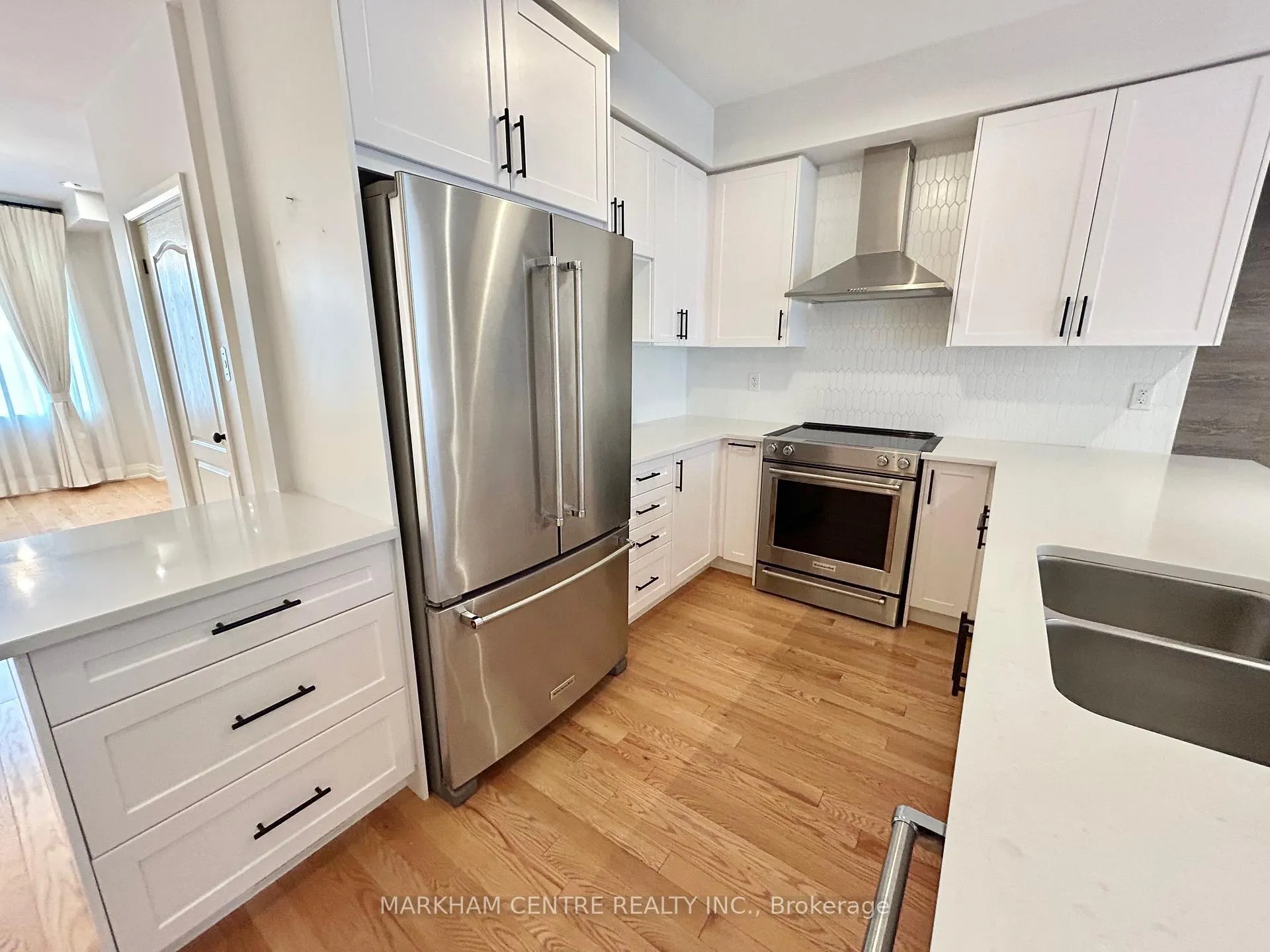 Photo 6 of 20 Teasel Way, Markham, Unionville — HOMEH