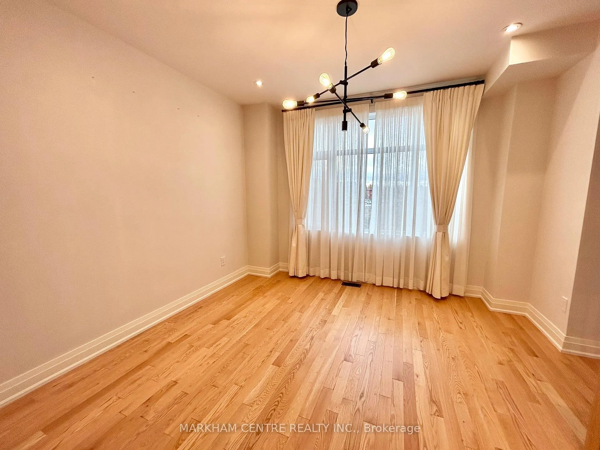 Photo 7 of 20 Teasel Way, Markham, Unionville — HOMEH
