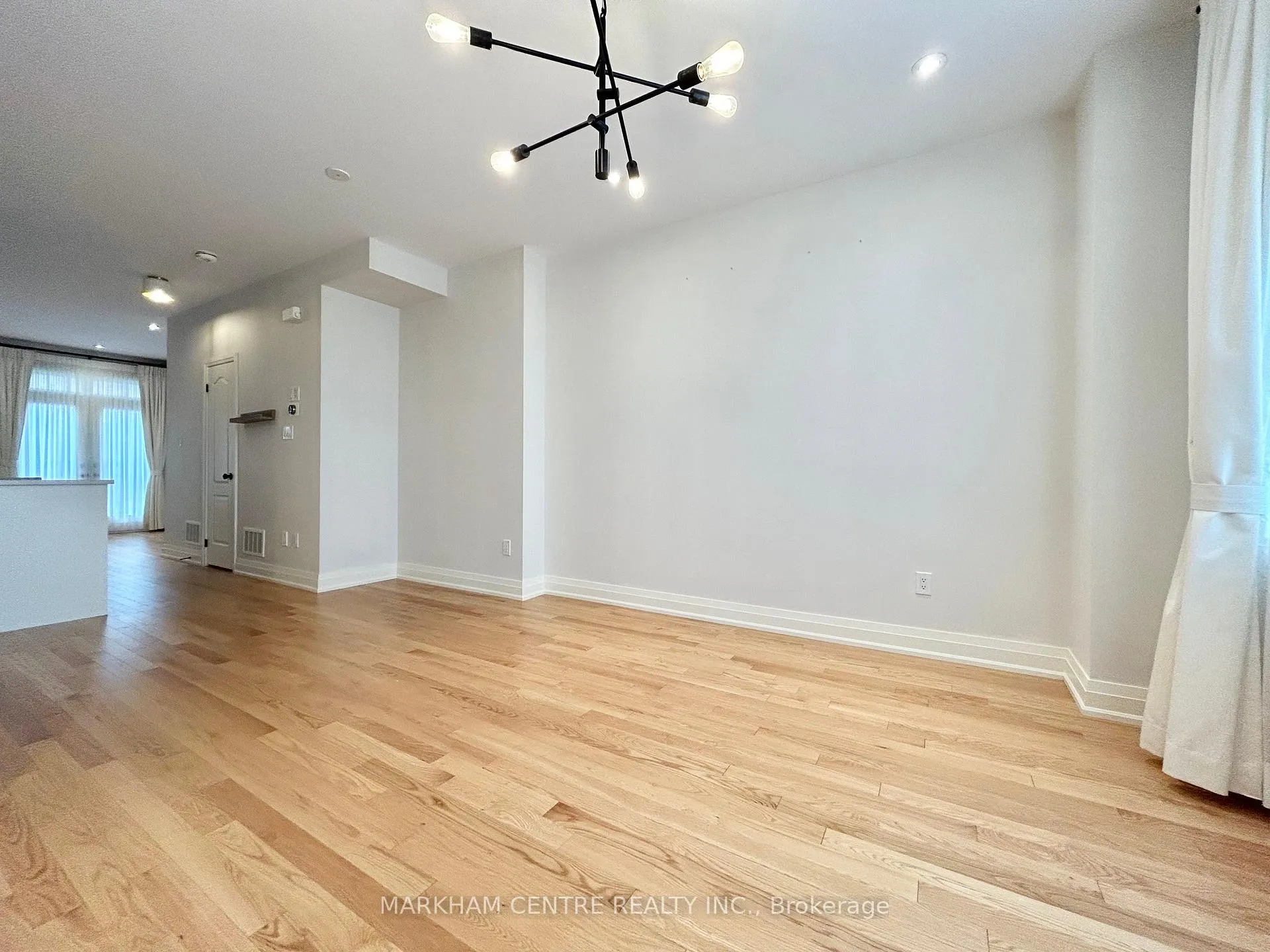 Photo 8 of 20 Teasel Way, Markham, Unionville — HOMEH