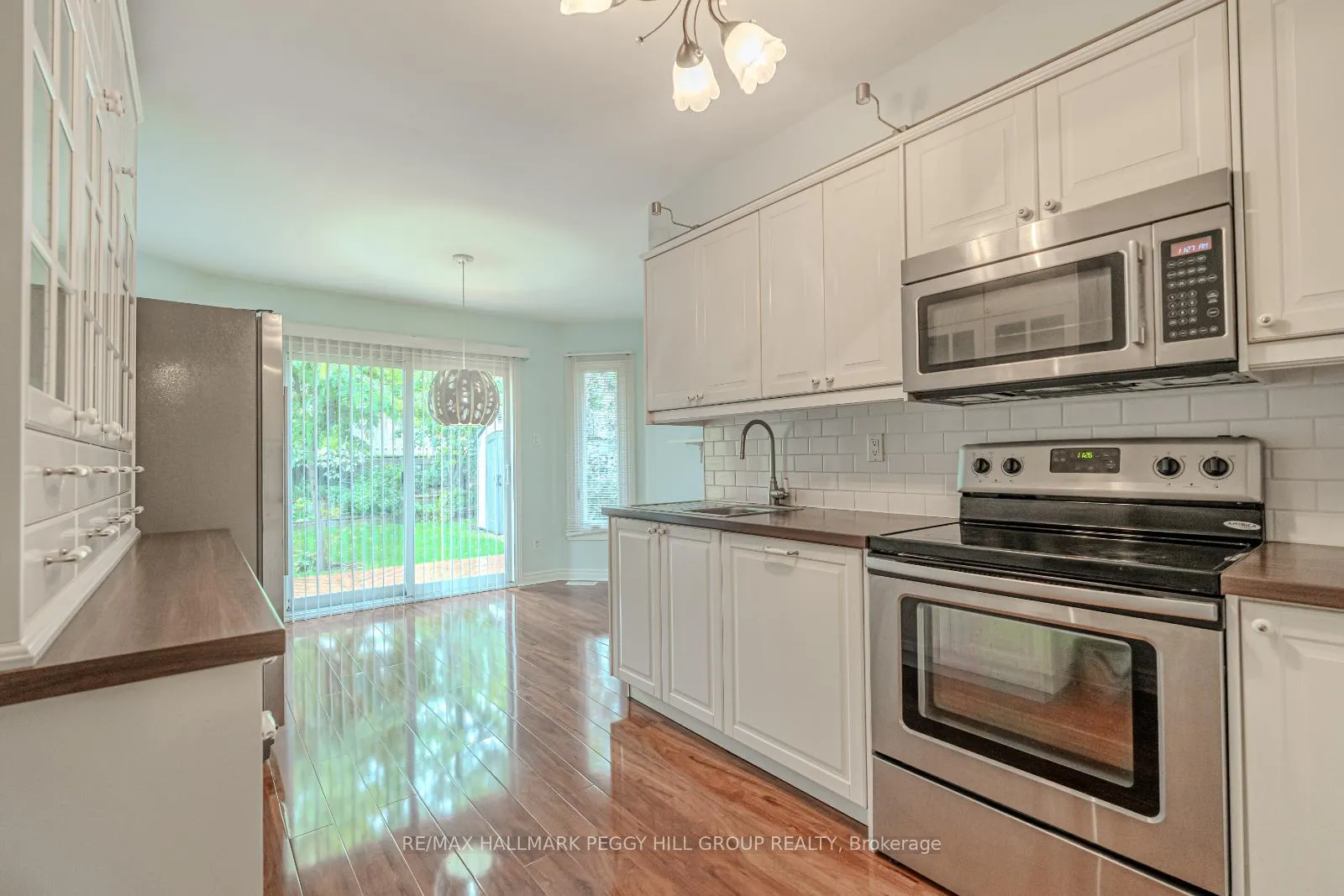 Photo 3 of 22 Macmillan Crescent, Barrie, Painswick North — HOMEH