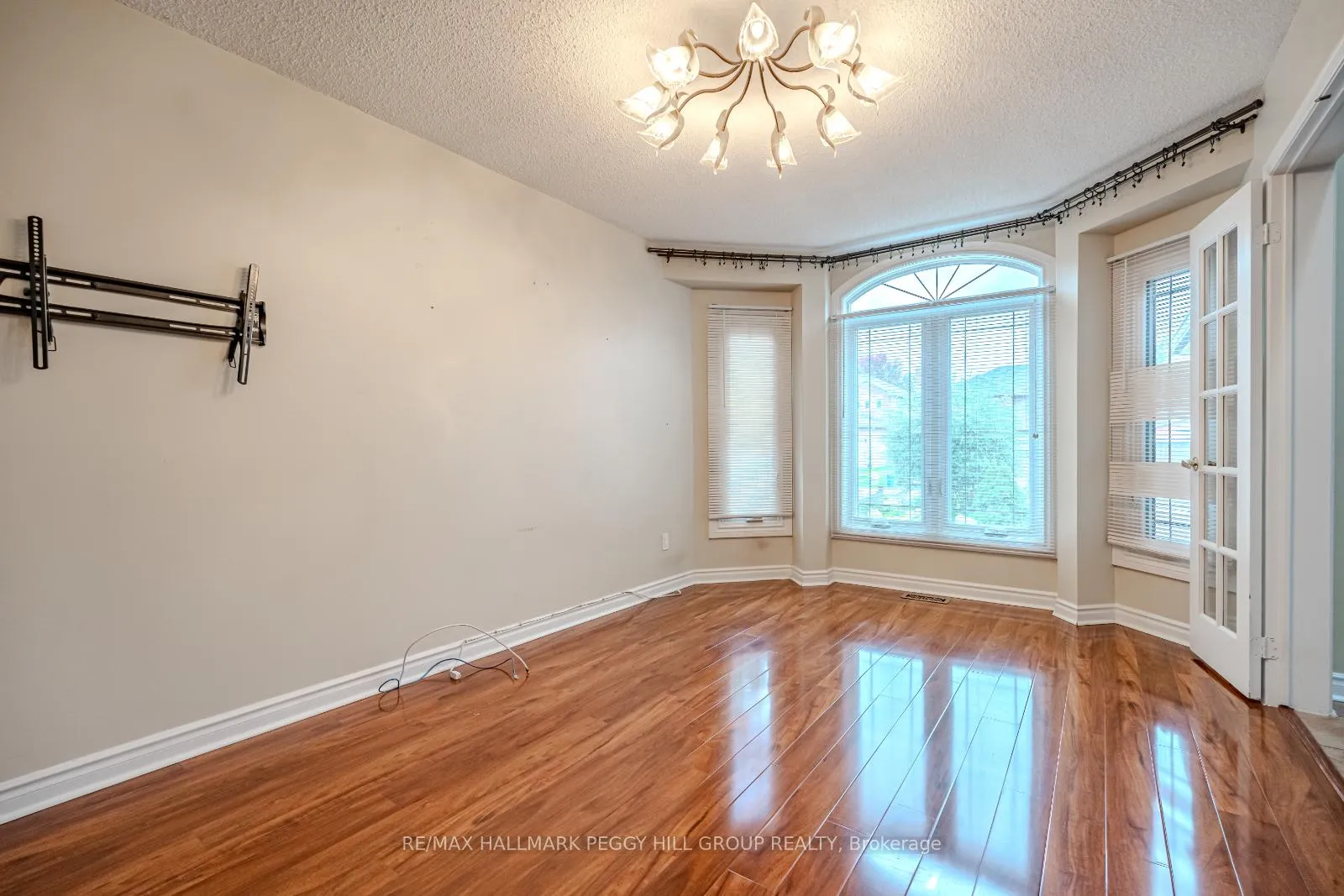 Photo 6 of 22 Macmillan Crescent, Barrie, Painswick North — HOMEH