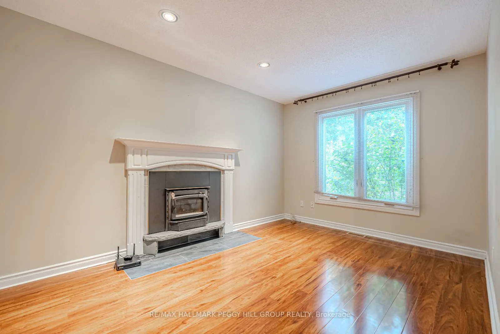 Photo 7 of 22 Macmillan Crescent, Barrie, Painswick North — HOMEH