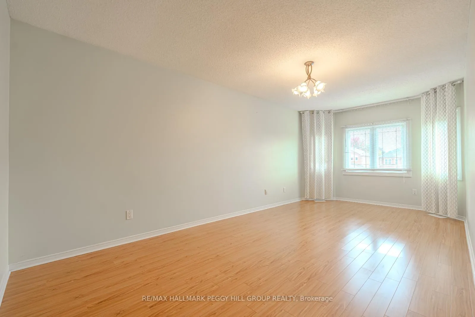 Photo 8 of 22 Macmillan Crescent, Barrie, Painswick North — HOMEH