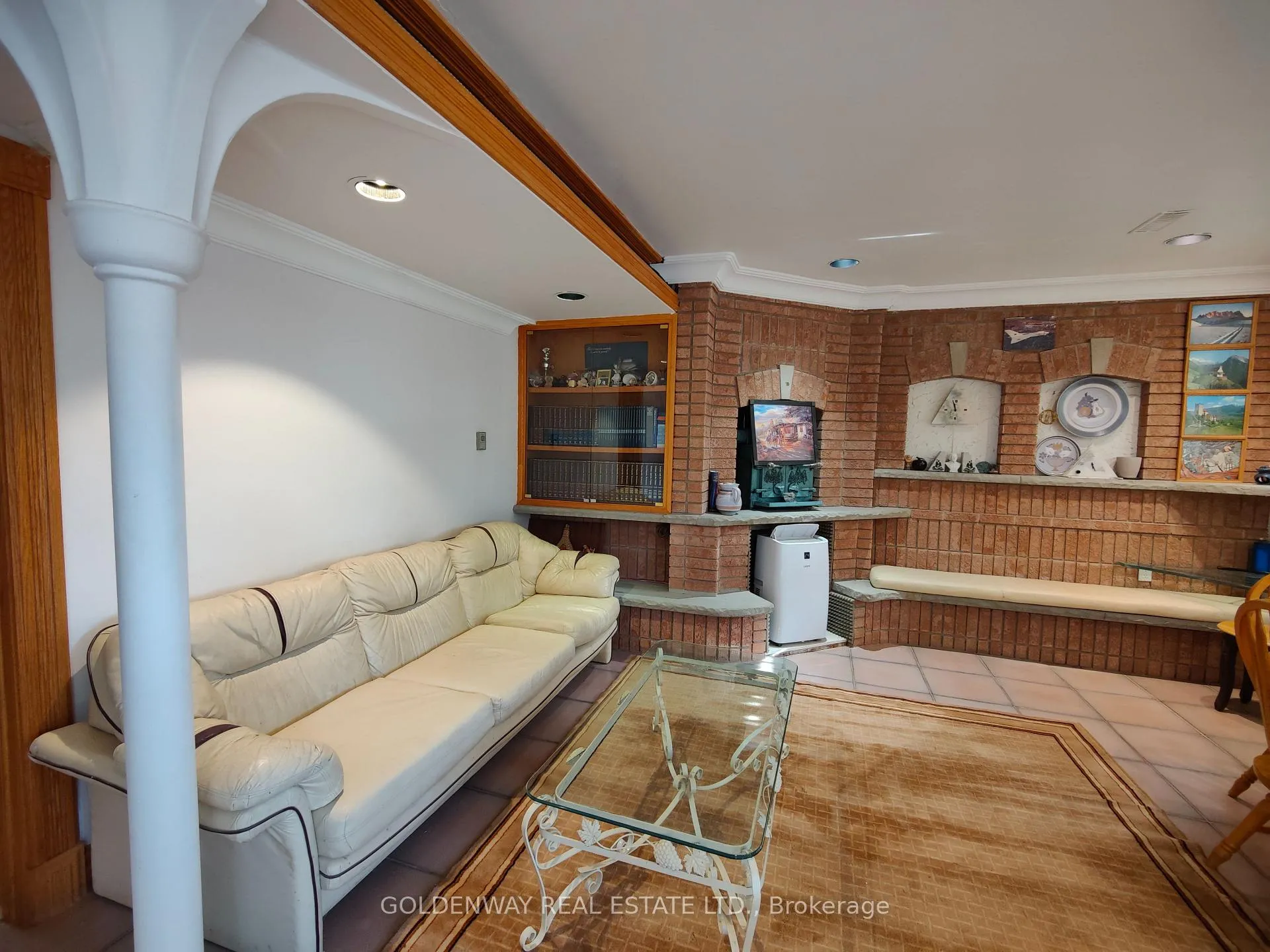 Photo 2 of 111 Mathewson Street, Vaughan, Maple — HOMEH
