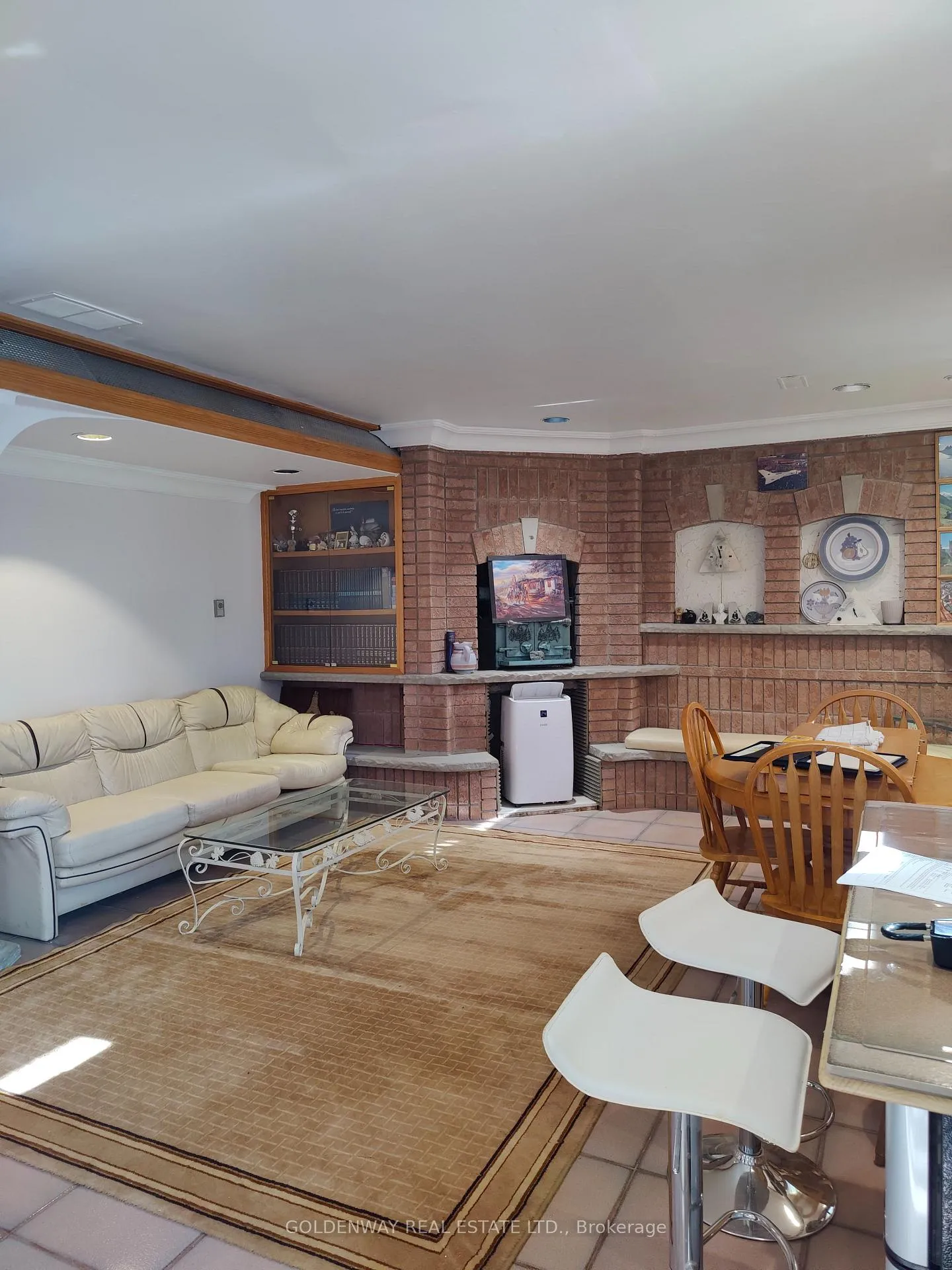 Photo 3 of 111 Mathewson Street, Vaughan, Maple — HOMEH