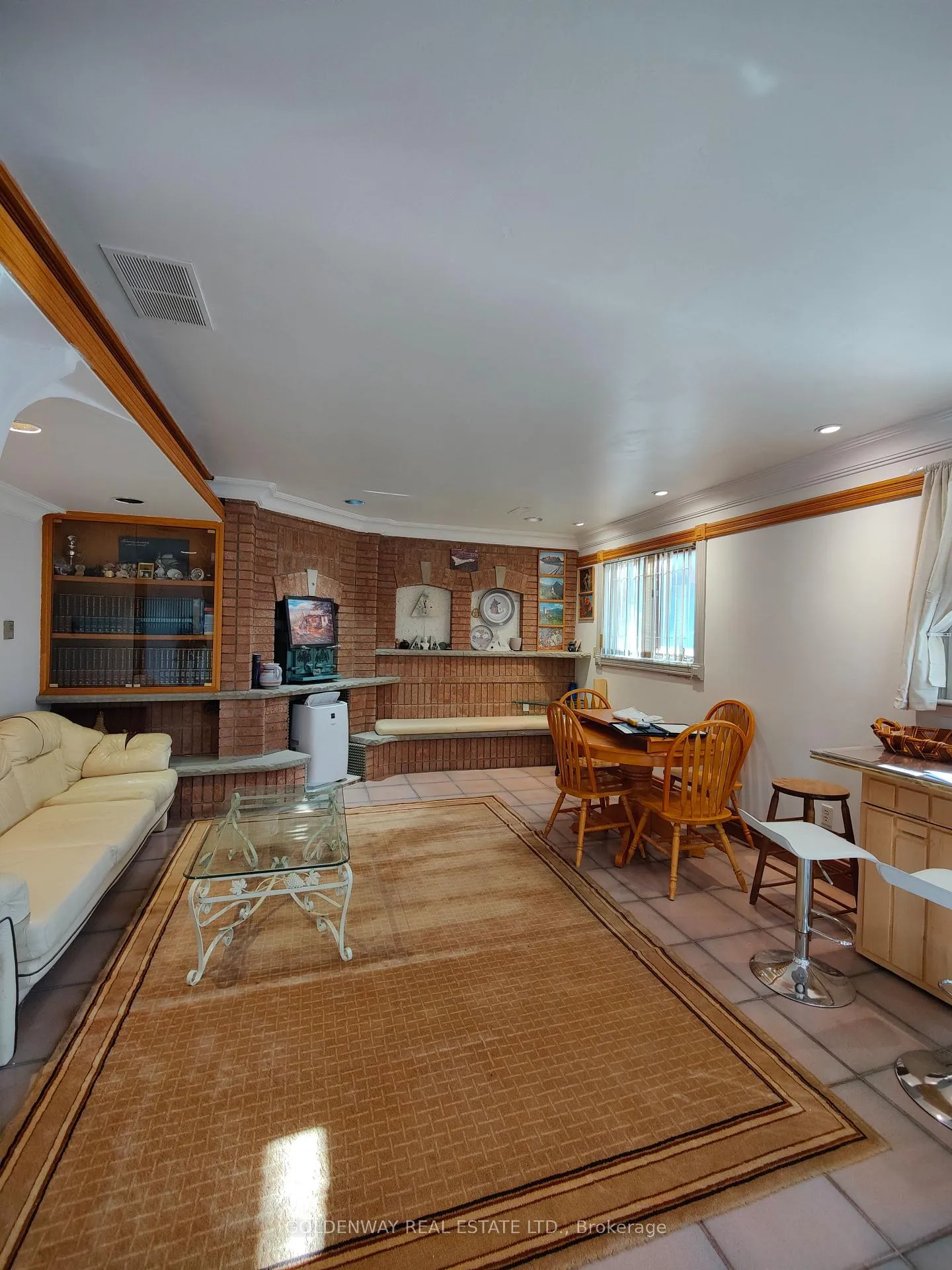 Photo 4 of 111 Mathewson Street, Vaughan, Maple — HOMEH