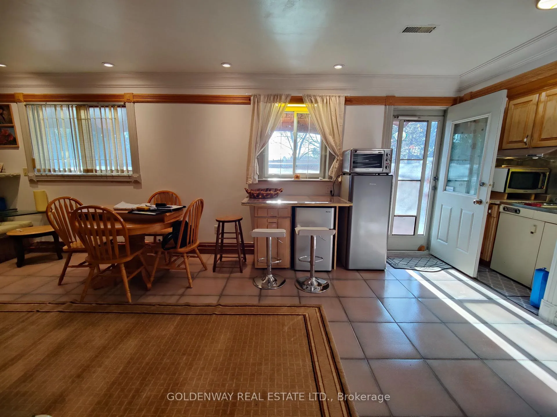 Photo 8 of 111 Mathewson Street, Vaughan, Maple — HOMEH