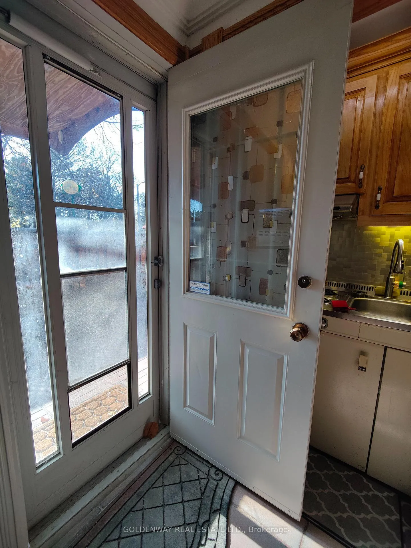 Photo 11 of 111 Mathewson Street, Vaughan, Maple — HOMEH