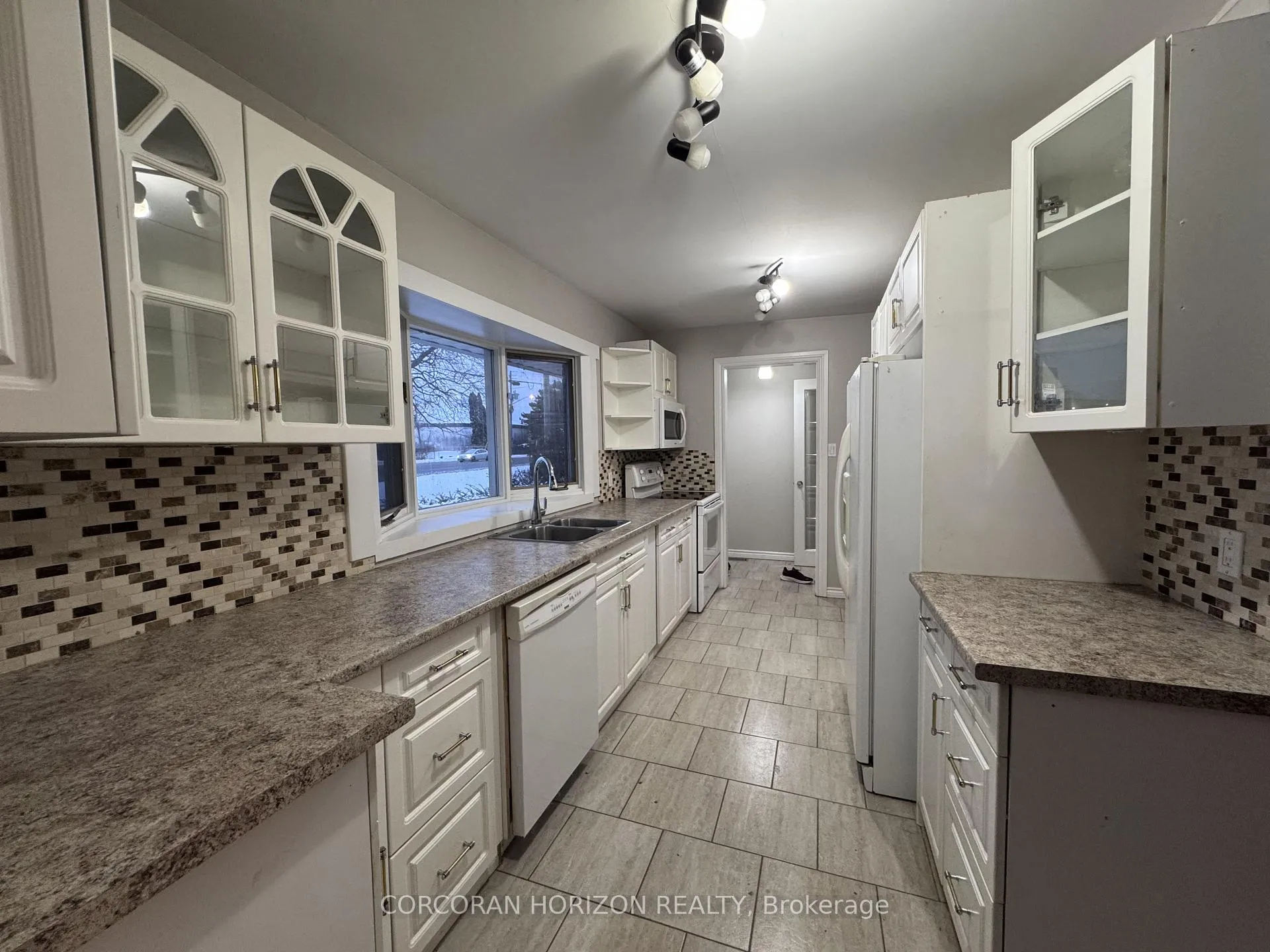 Photo 4 of 194 Pinebush Road, Cambridge — HOMEH
