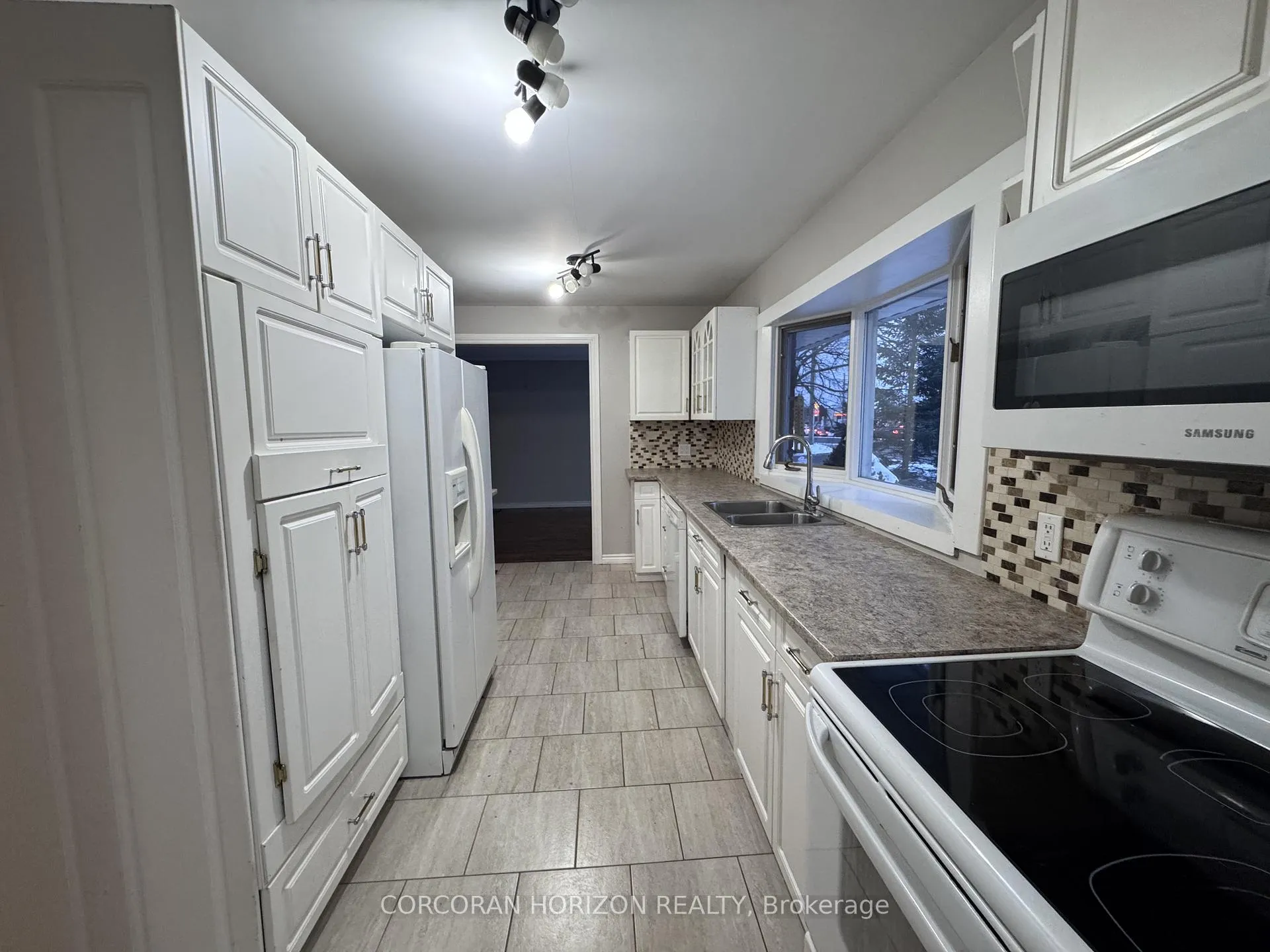 Photo 5 of 194 Pinebush Road, Cambridge — HOMEH