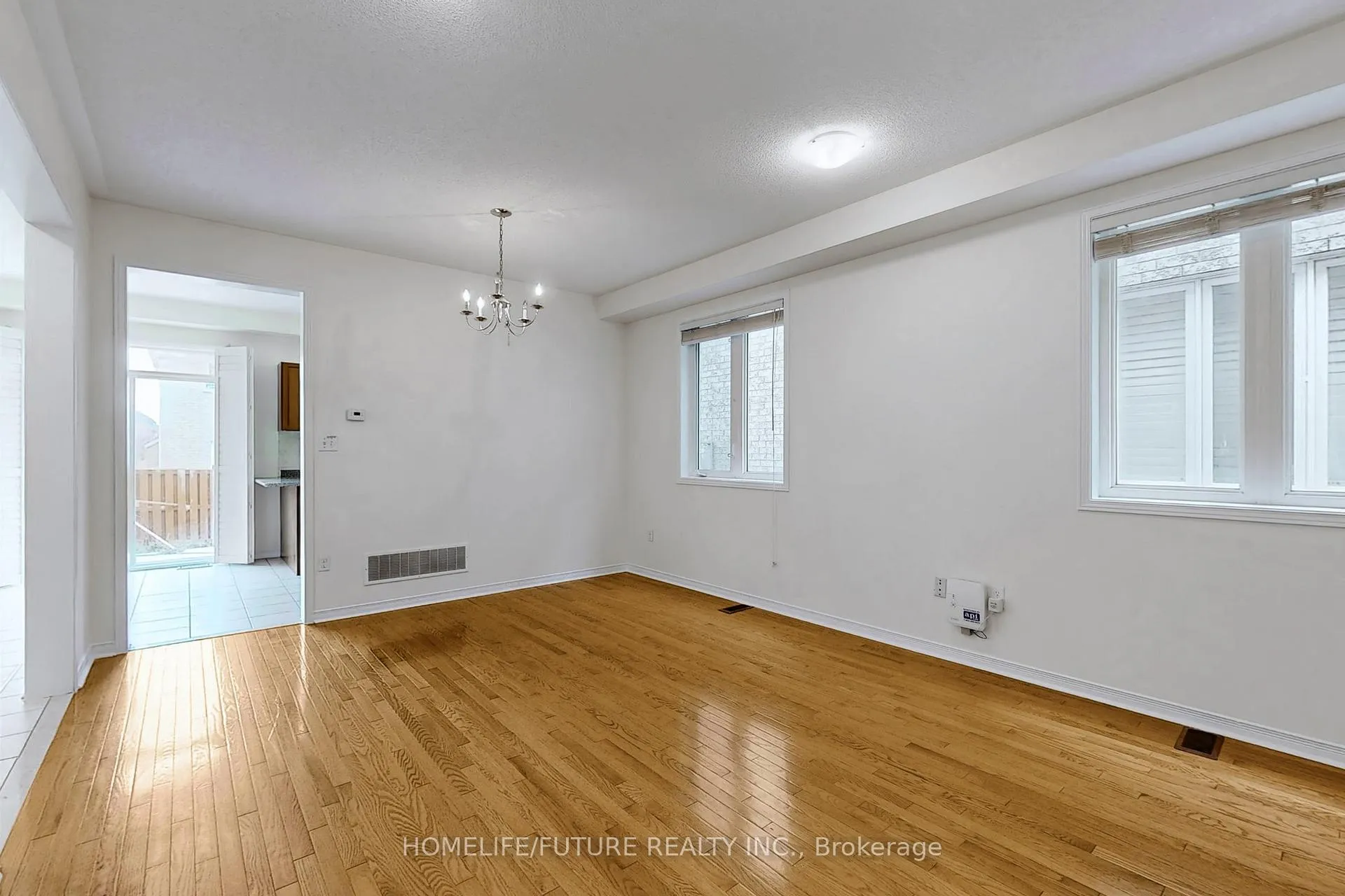 Photo 3 of 100 Lahore Crescent, Markham, Cedarwood — HOMEH