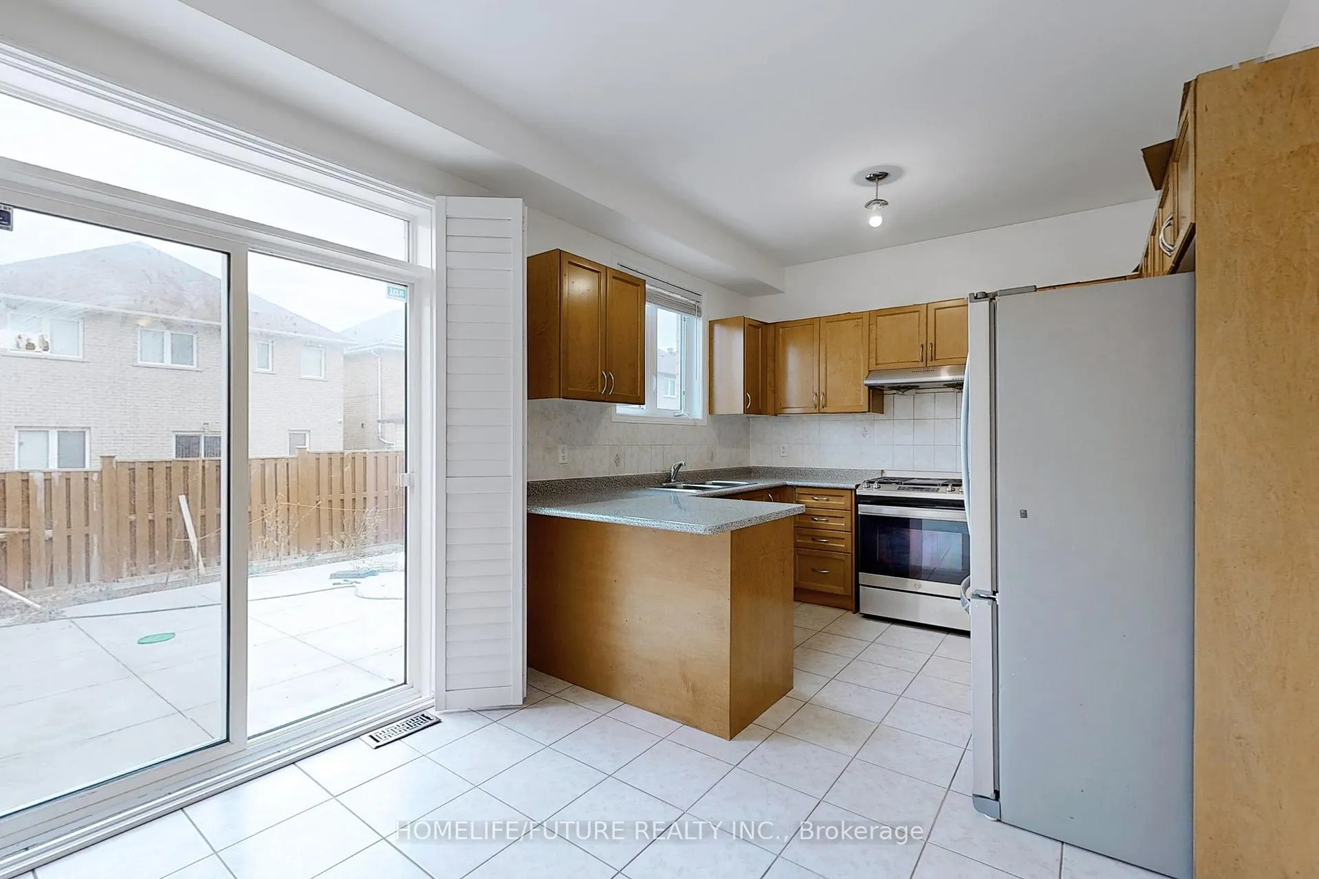 Photo 4 of 100 Lahore Crescent, Markham, Cedarwood — HOMEH
