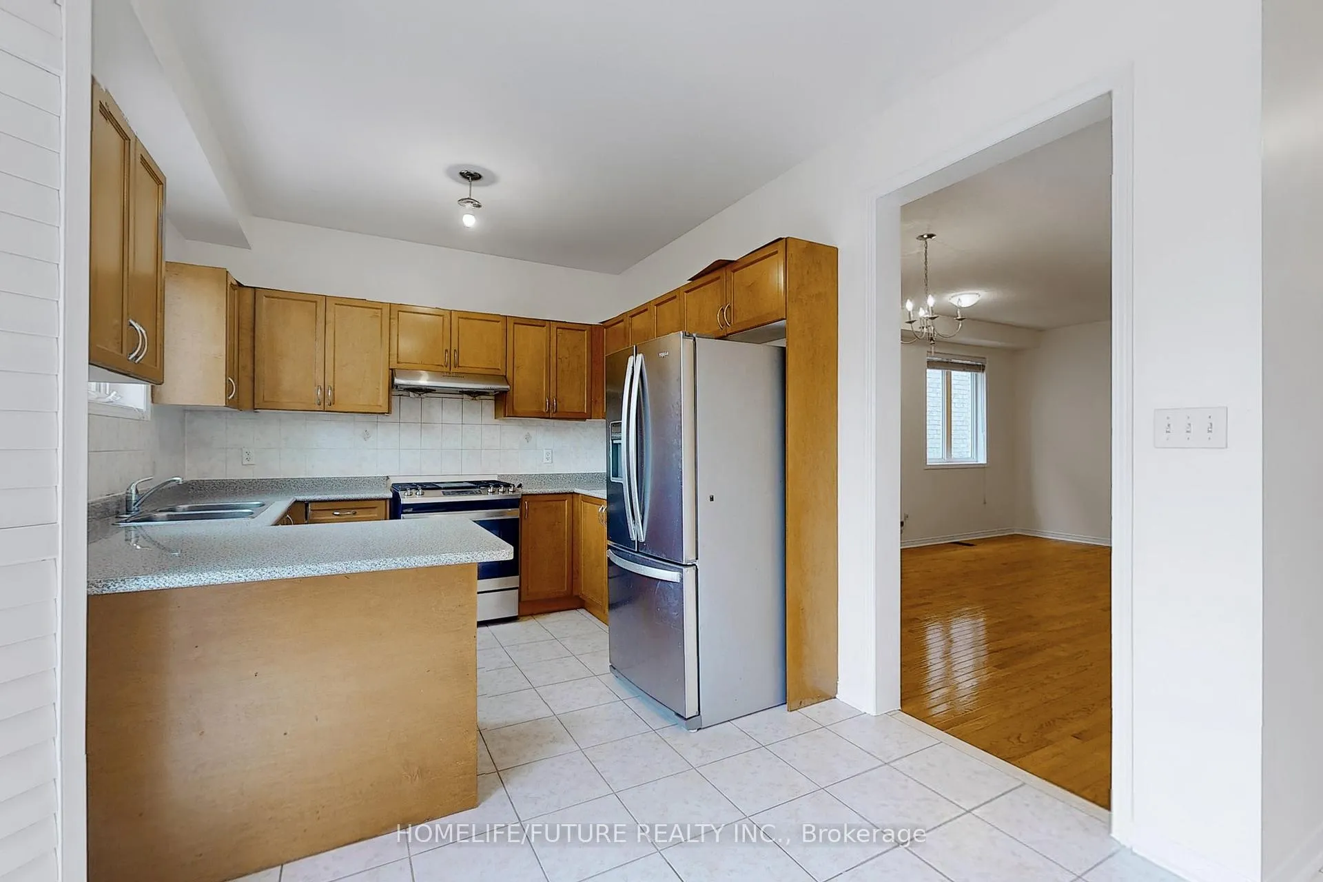 Photo 5 of 100 Lahore Crescent, Markham, Cedarwood — HOMEH