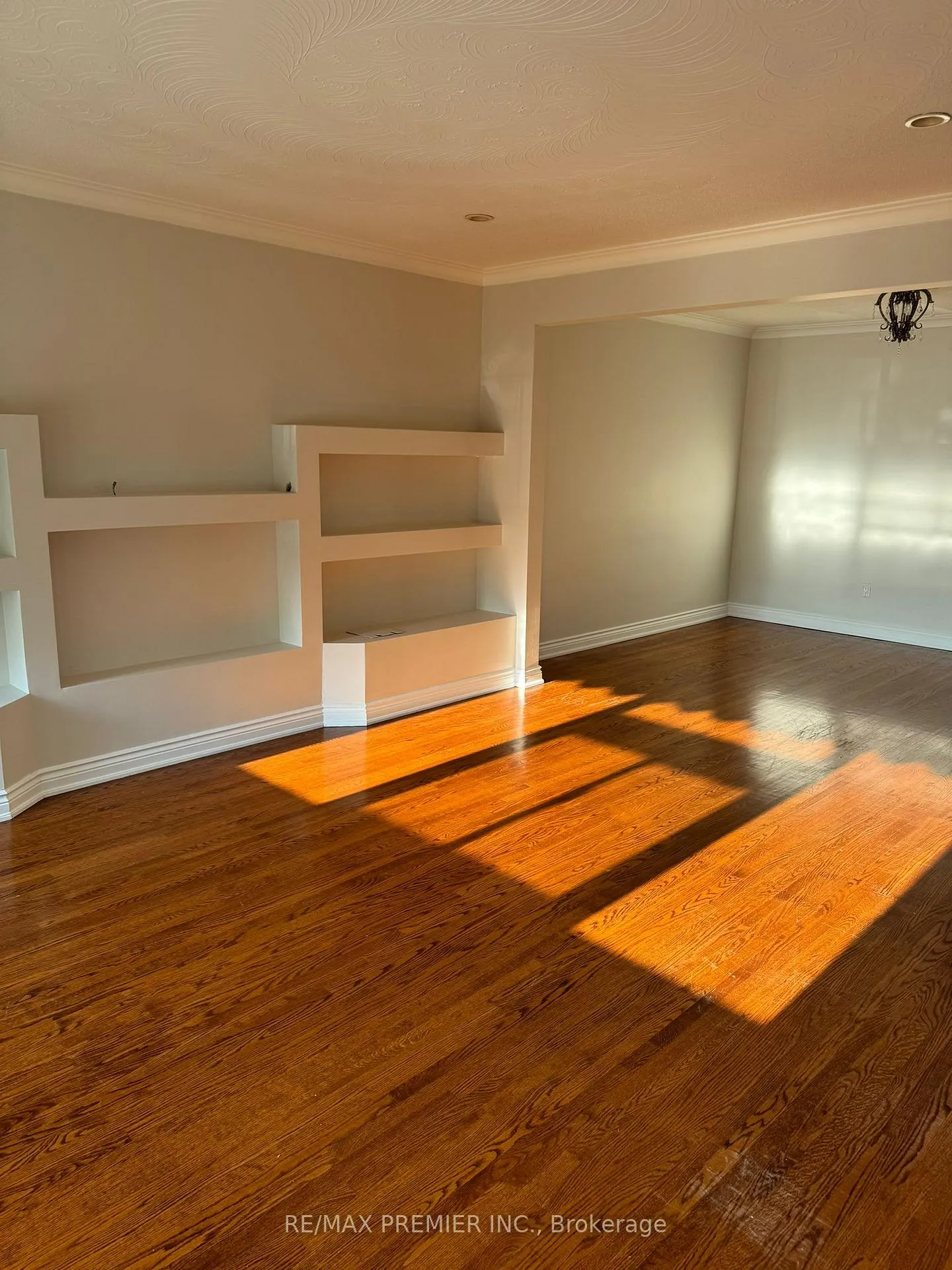 Photo 8 of Unit Upper, 91 Rainbow Drive, Vaughan, West Woodbridge — HOMEH