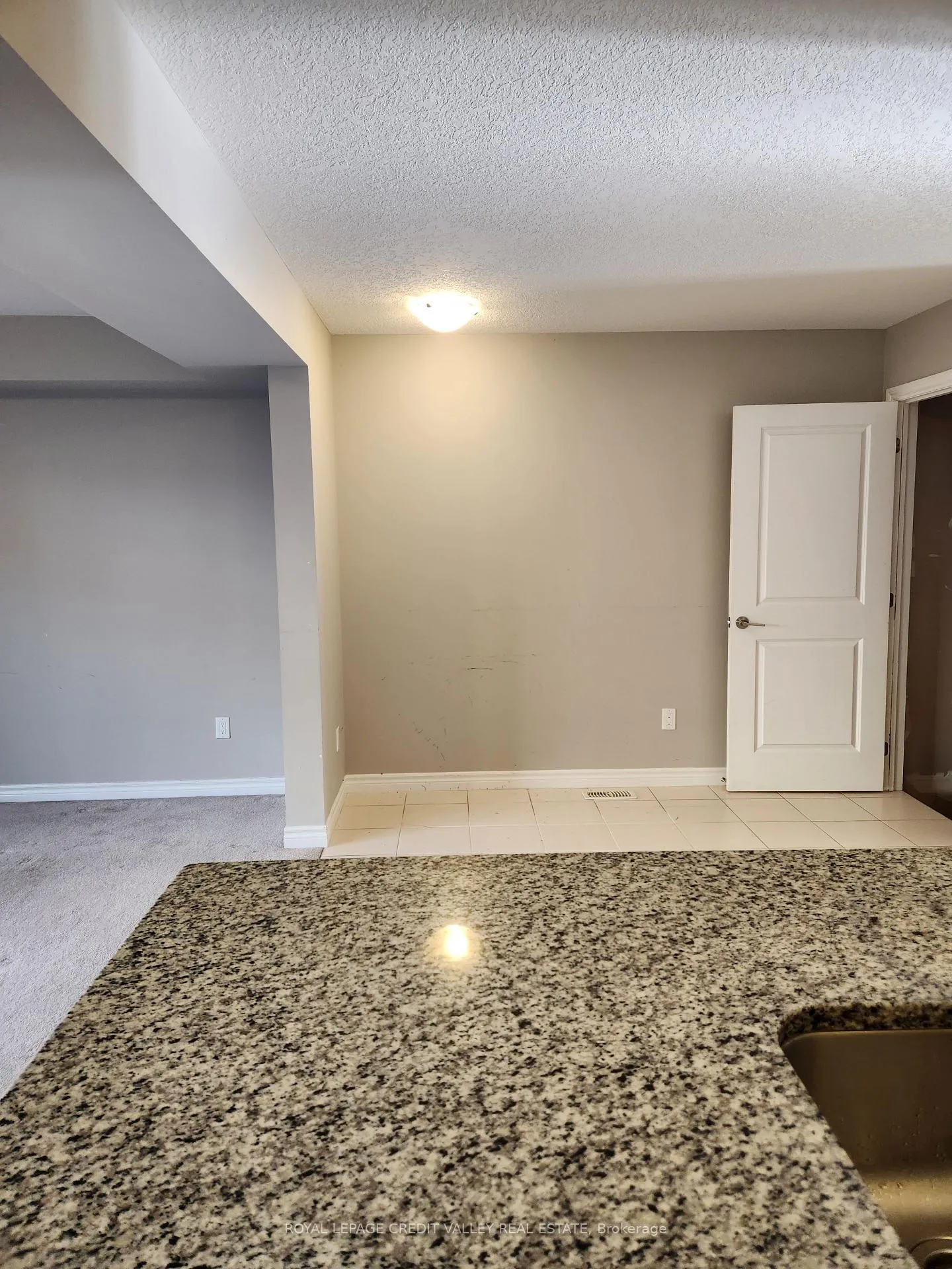 Photo 4 of 984 Wright Drive, Midland — HOMEH