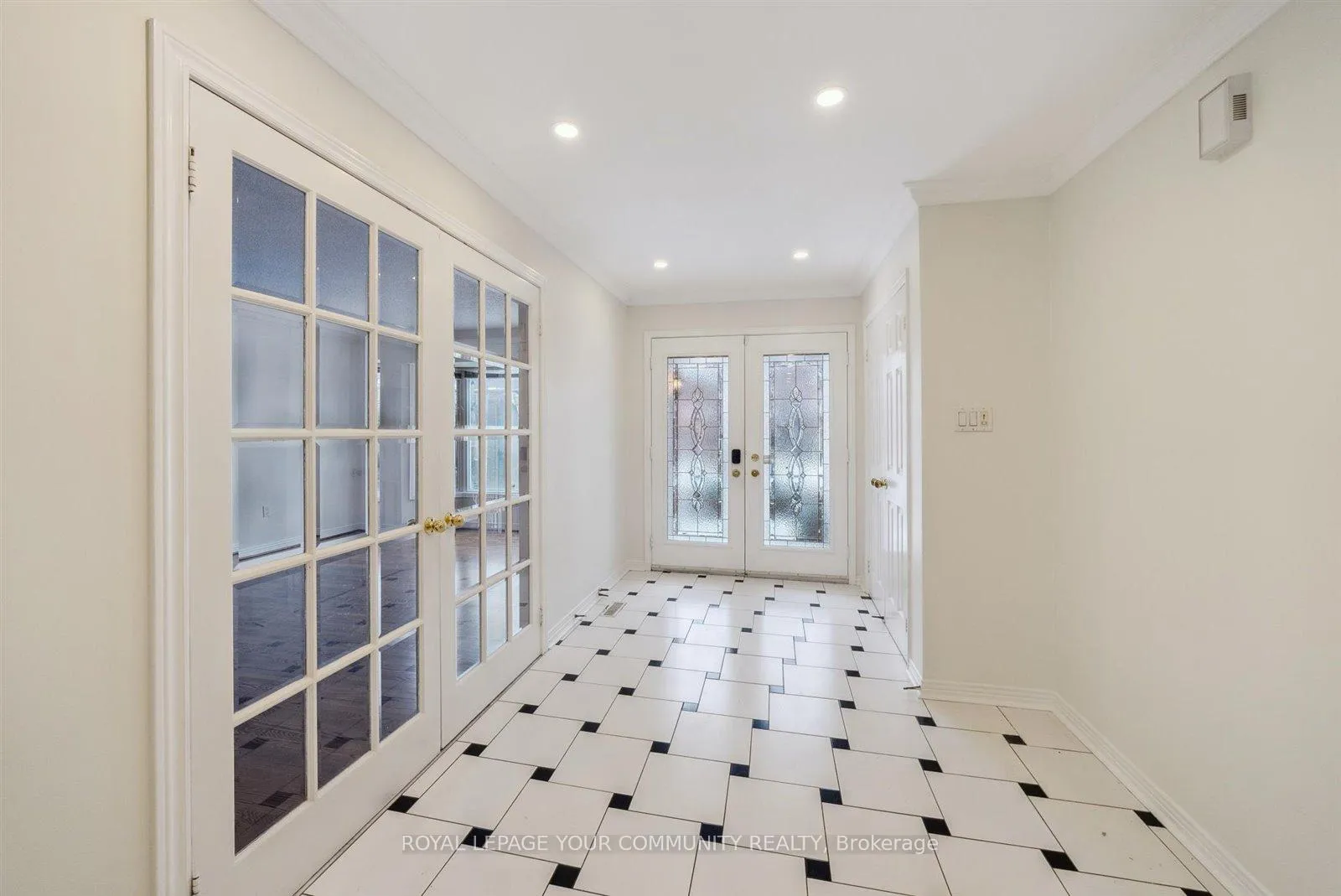 Photo 3 of 90 Tangreen Circle, Vaughan, Crestwood-Springfarm-Yorkhill — HOMEH