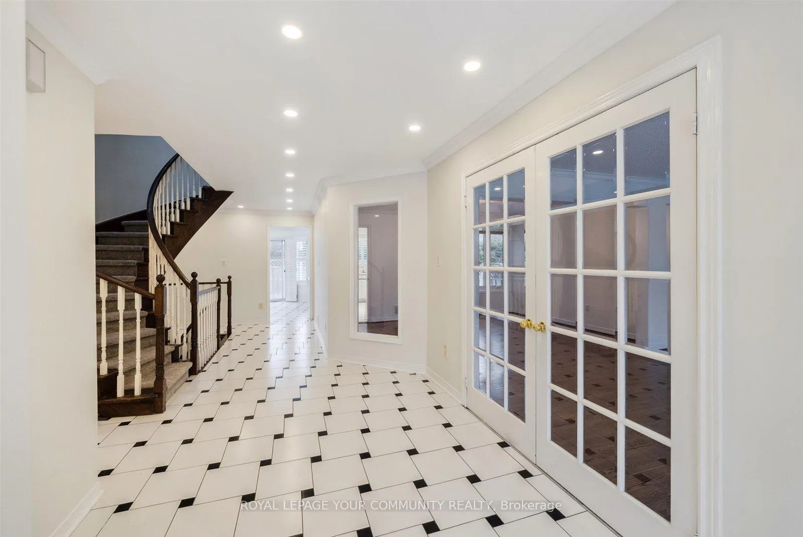 Photo 5 of 90 Tangreen Circle, Vaughan, Crestwood-Springfarm-Yorkhill — HOMEH