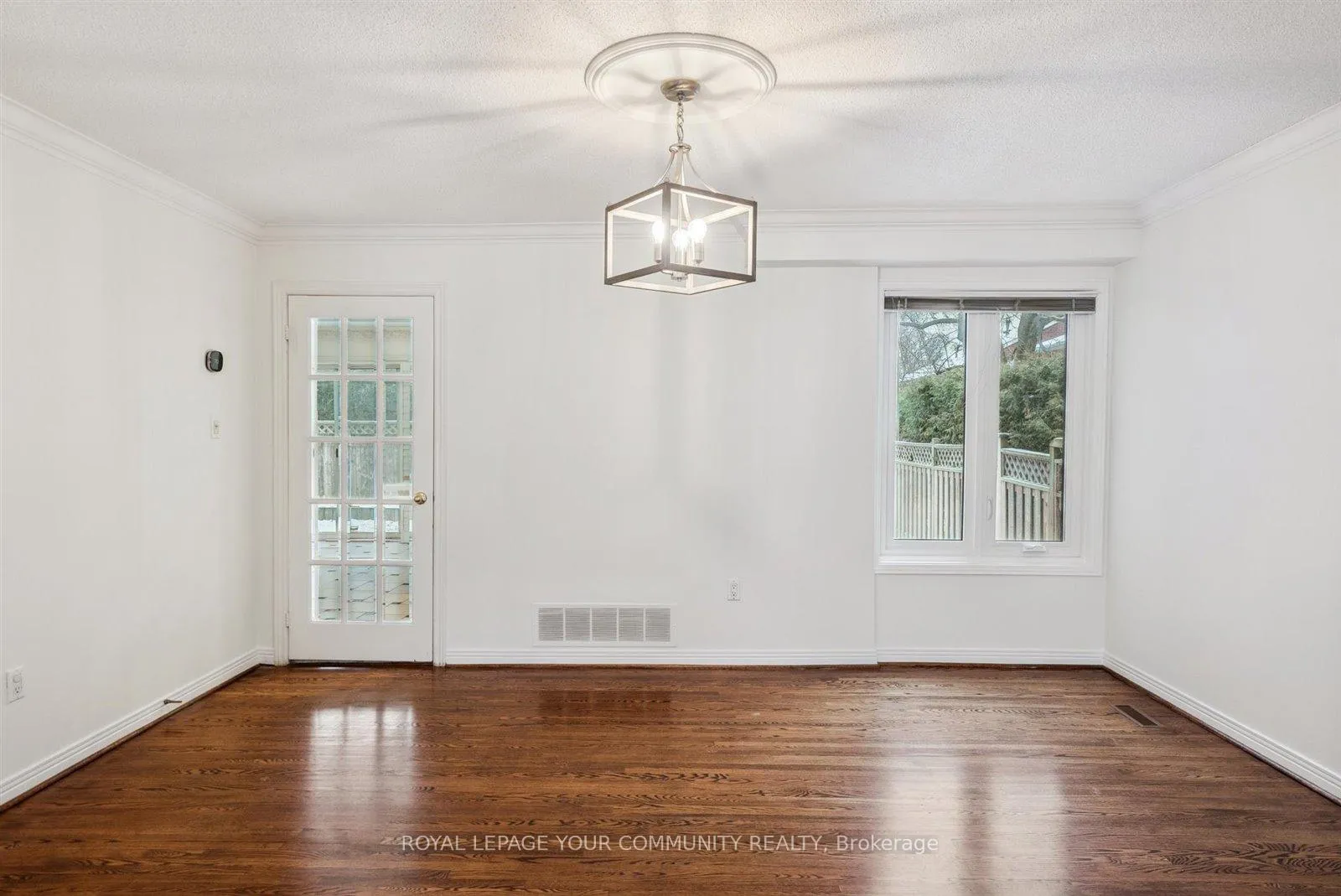 Photo 7 of 90 Tangreen Circle, Vaughan, Crestwood-Springfarm-Yorkhill — HOMEH