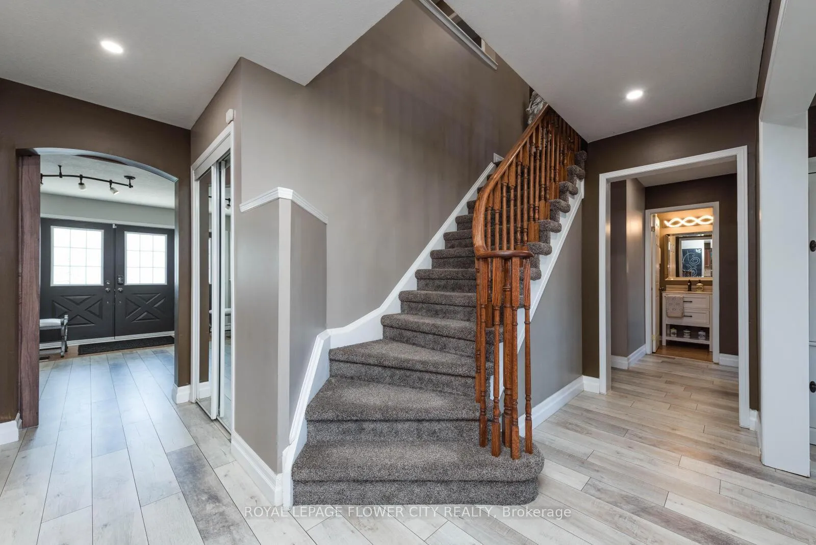 Front of Unit Upper, 200 Hunter Way