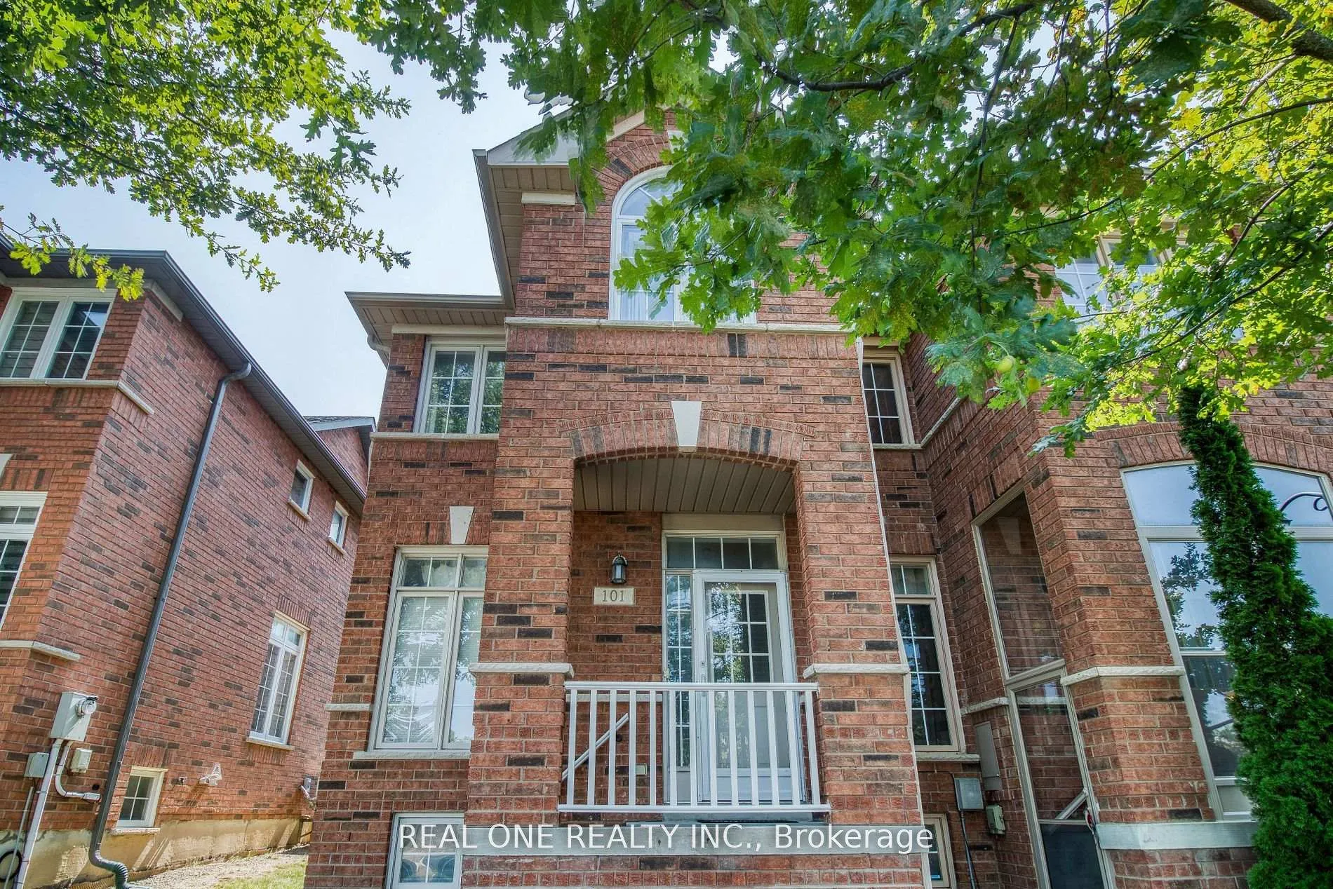 Photo 2 of 101 Bur Oak Avenue, Markham, Berczy — HOMEH