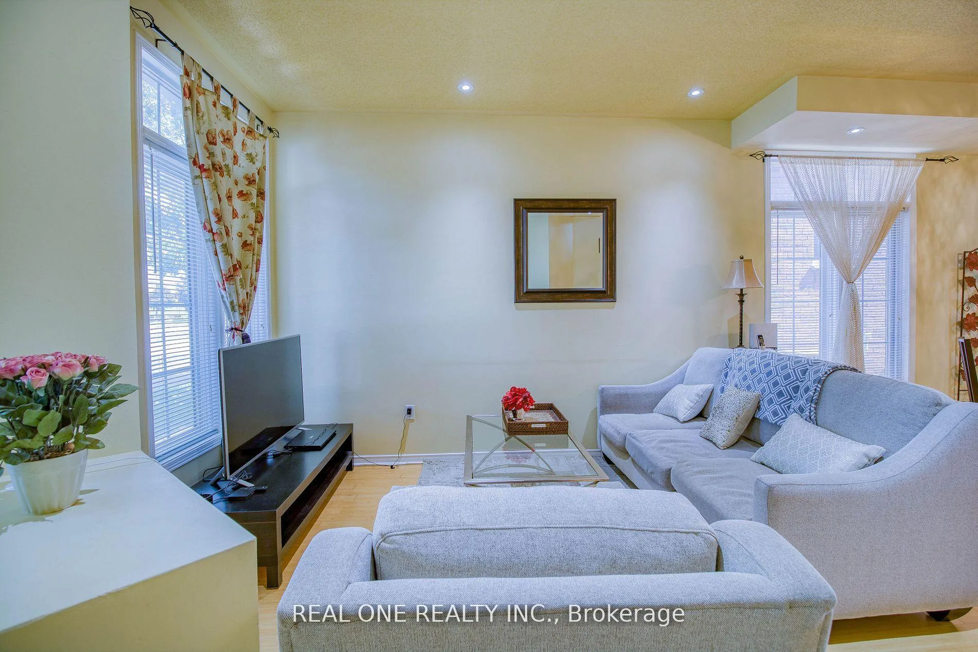 Photo 3 of 101 Bur Oak Avenue, Markham, Berczy — HOMEH
