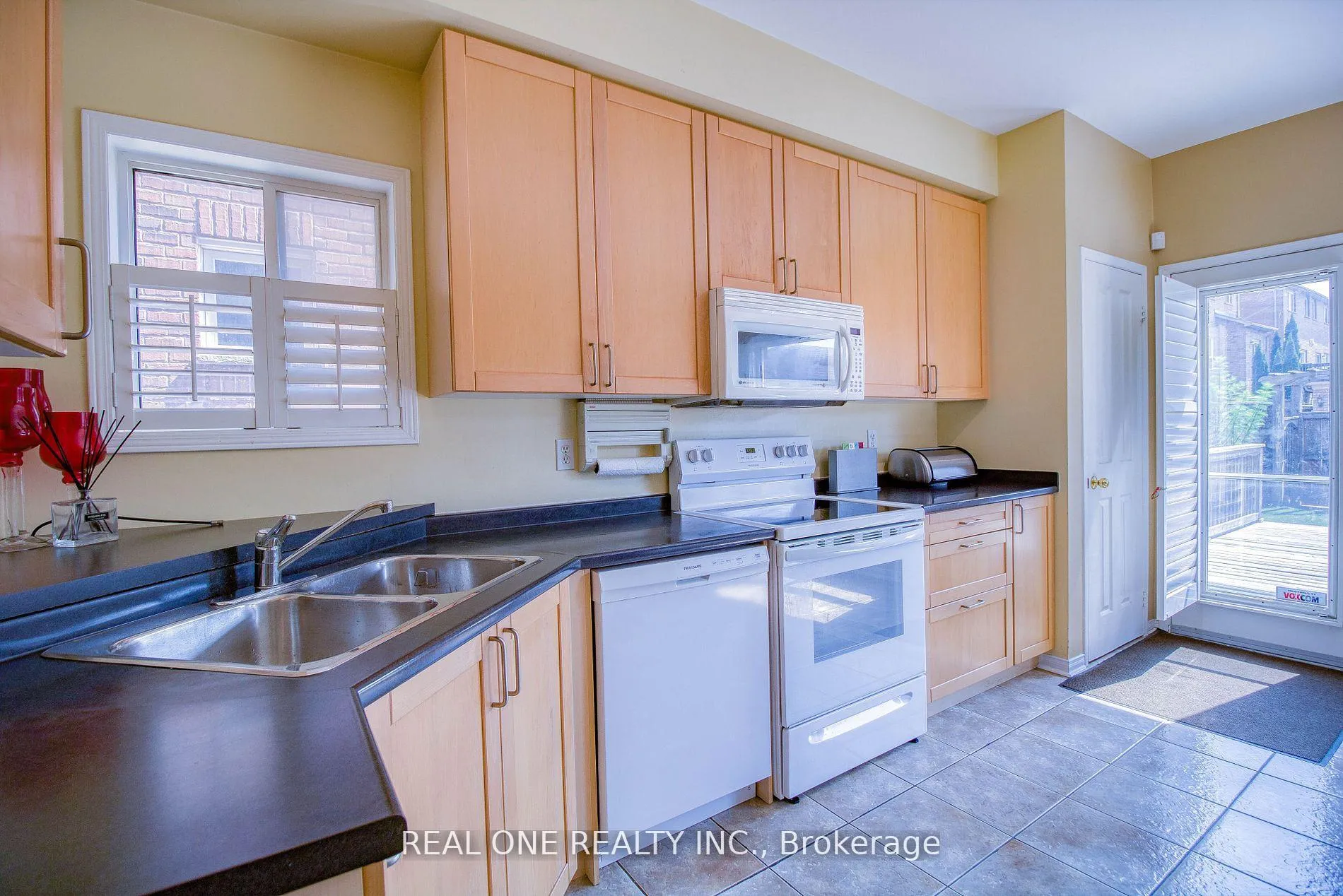Photo 6 of 101 Bur Oak Avenue, Markham, Berczy — HOMEH