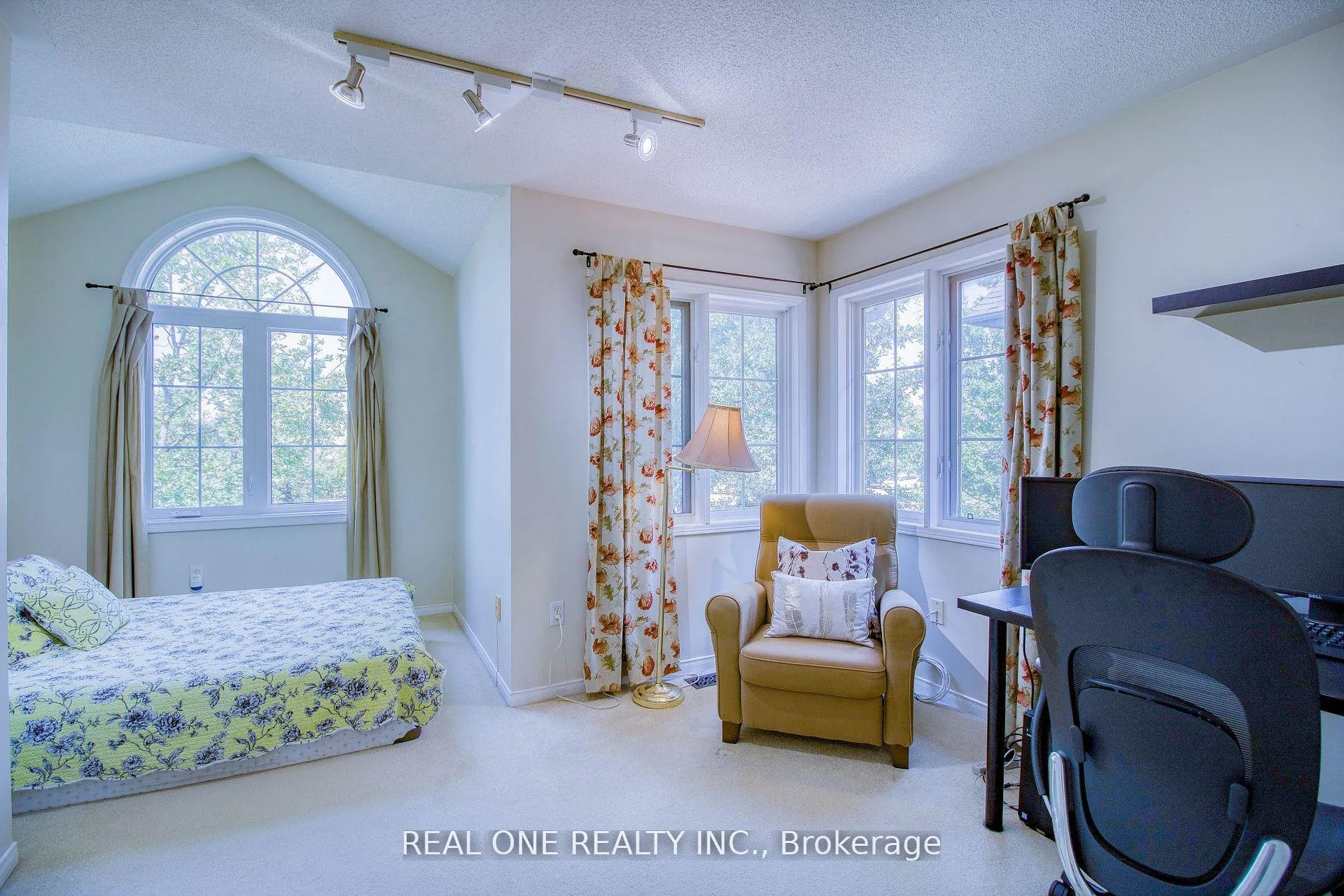 Photo 13 of 101 Bur Oak Avenue, Markham, Berczy — HOMEH