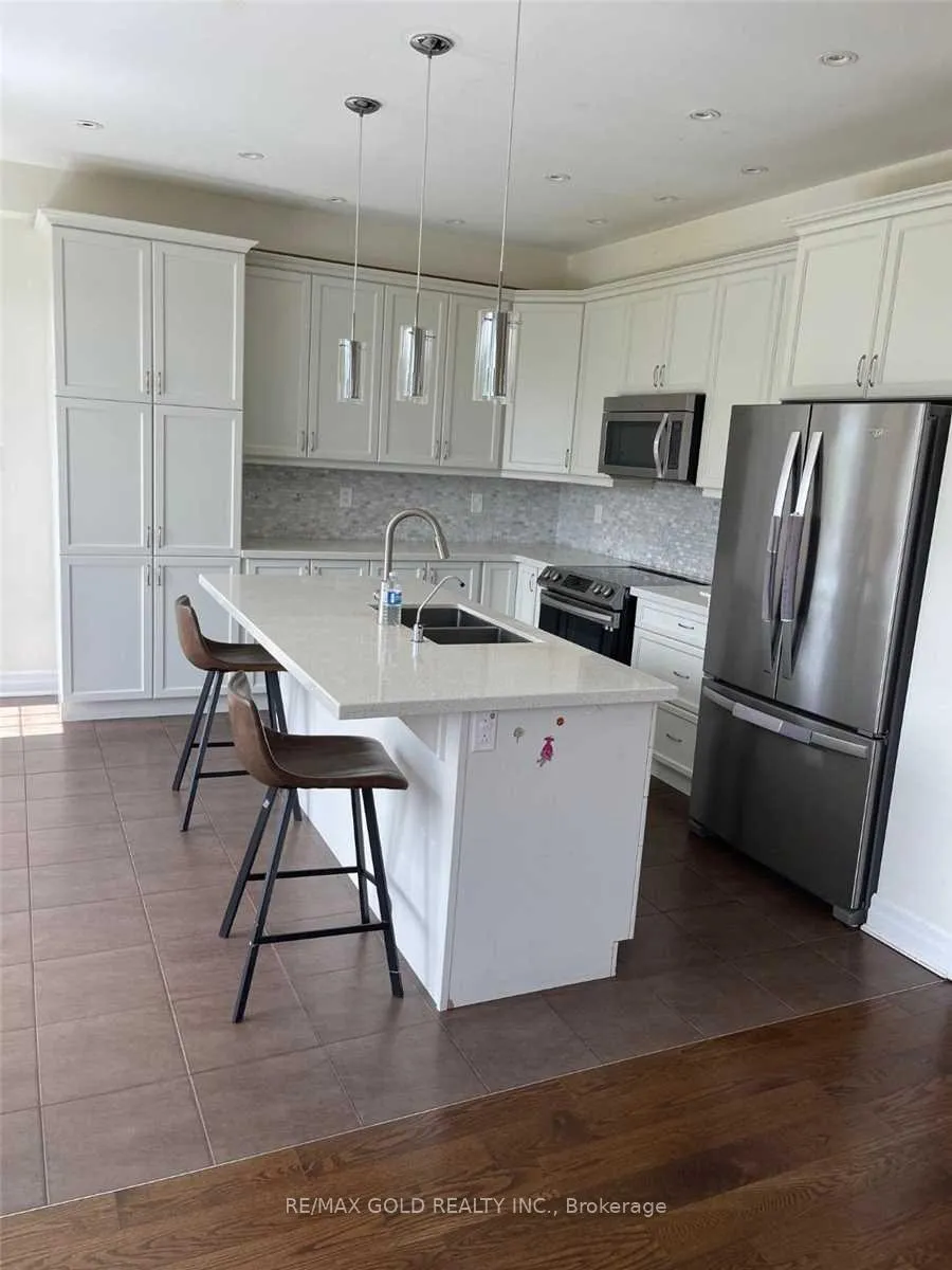 Photo 2 of 8 Fenchurch Drive, Brampton, Northwest Brampton — HOMEH