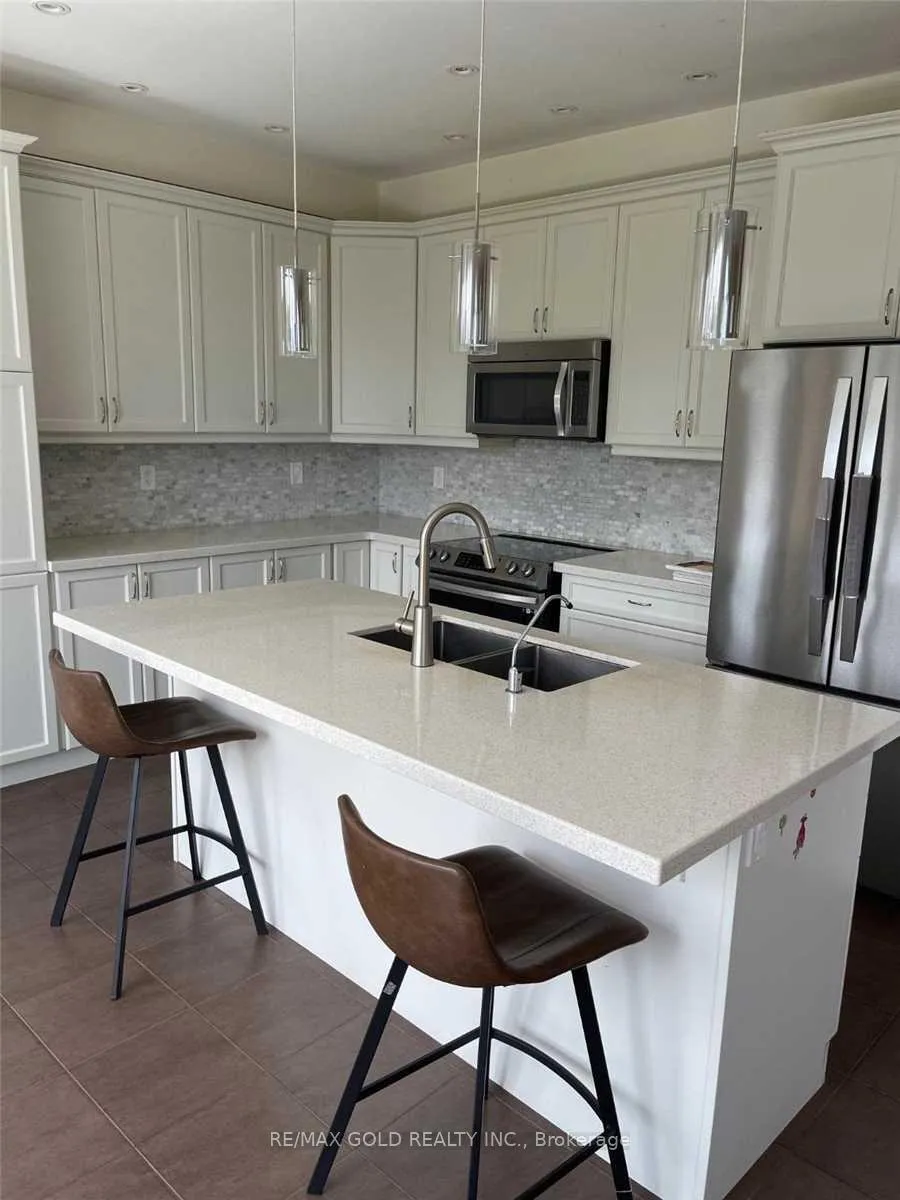Photo 5 of 8 Fenchurch Drive, Brampton, Northwest Brampton — HOMEH