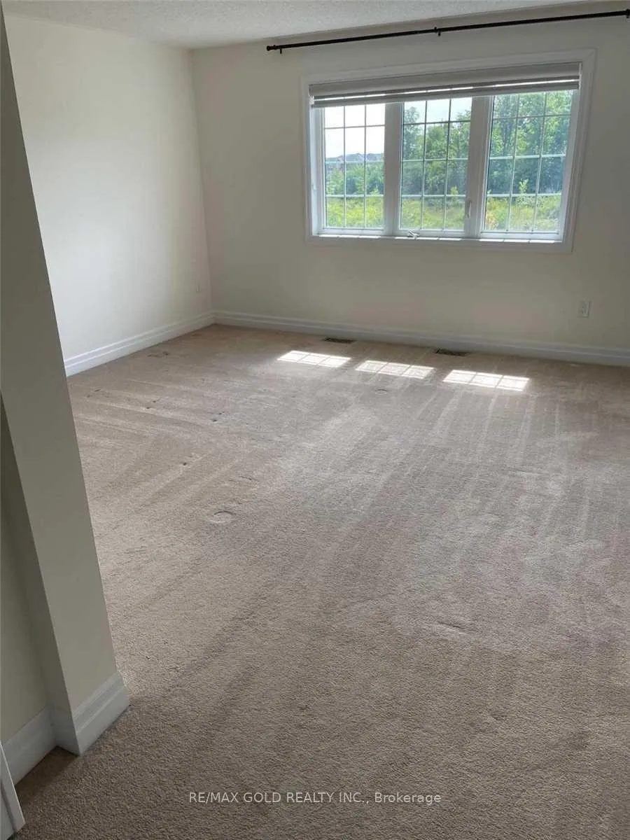 Photo 12 of 8 Fenchurch Drive, Brampton, Northwest Brampton — HOMEH
