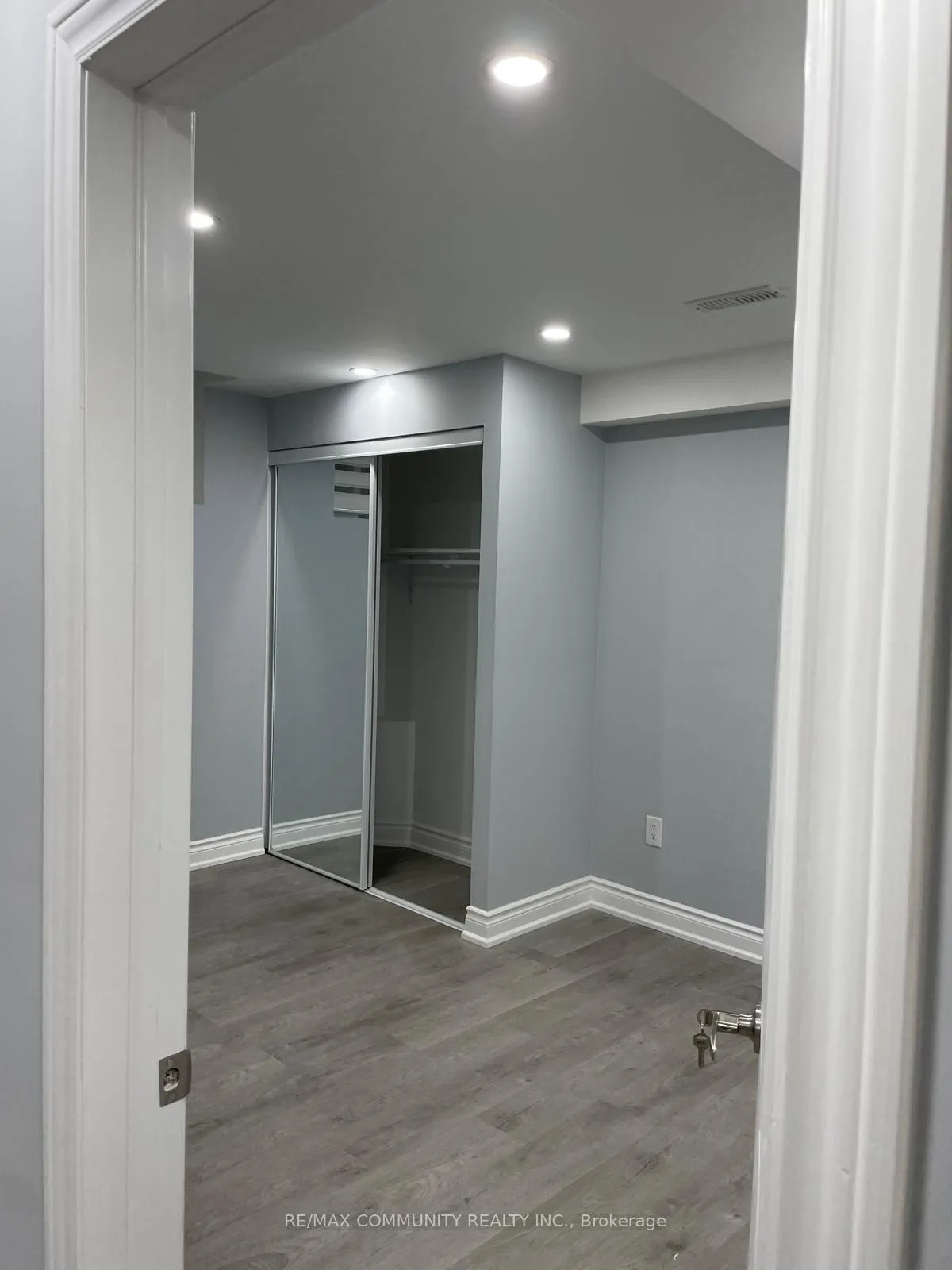 Photo 5 of 1129 Enchanted Crescent, Pickering, Rural Pickering — HOMEH