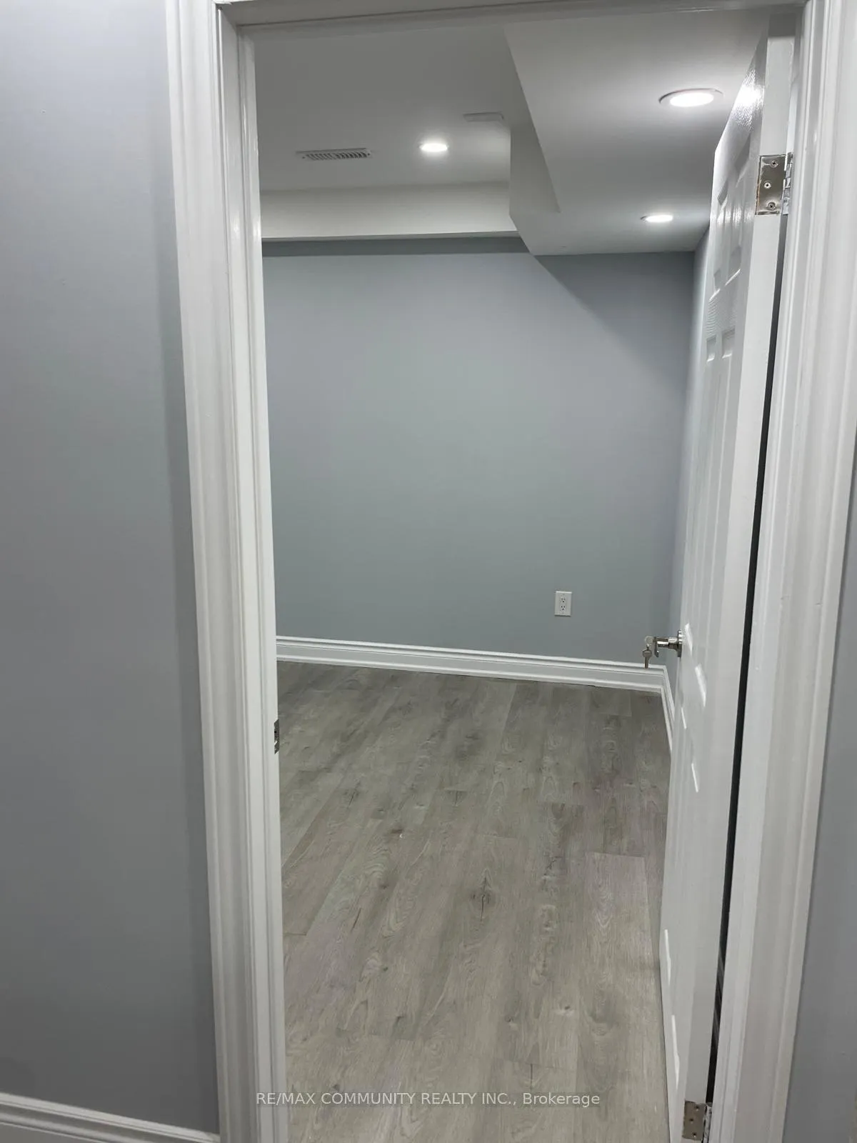 Photo 11 of 1129 Enchanted Crescent, Pickering, Rural Pickering — HOMEH
