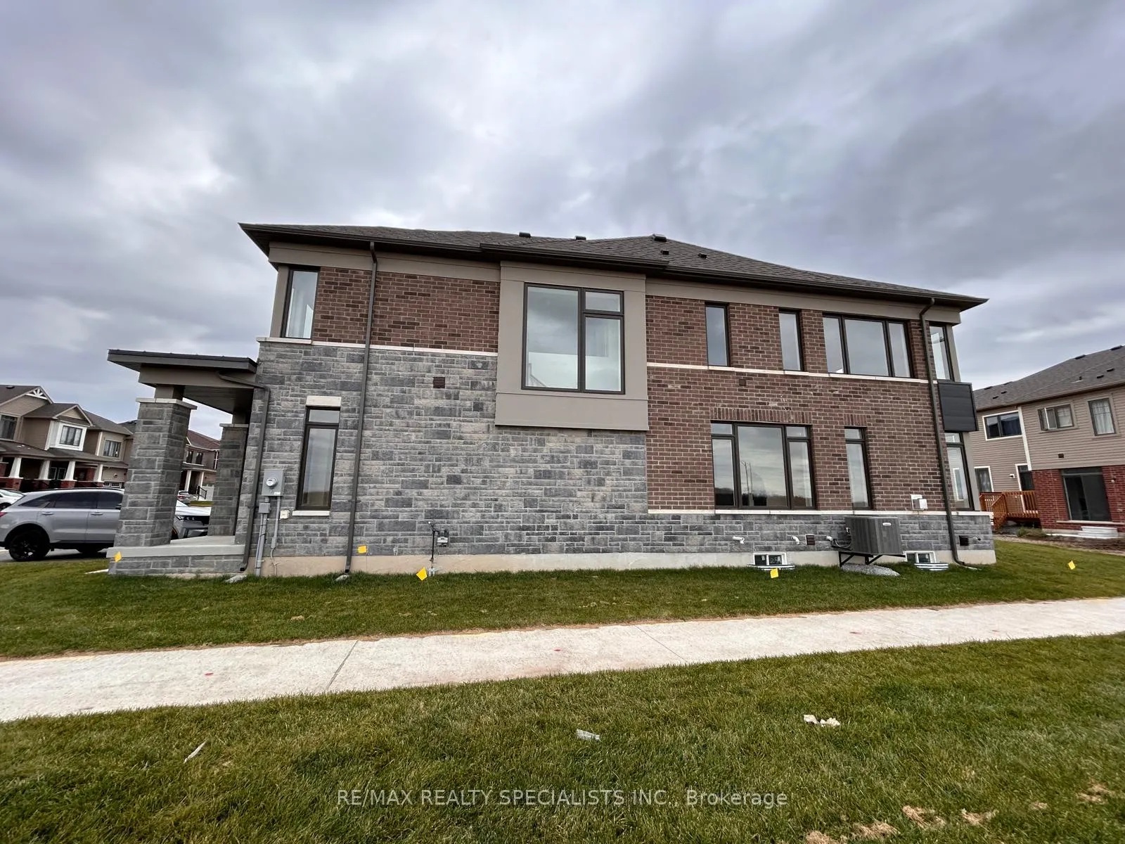 Photo 2 of 2 Prudhoe Terrace, Barrie, Innis-Shore — HOMEH
