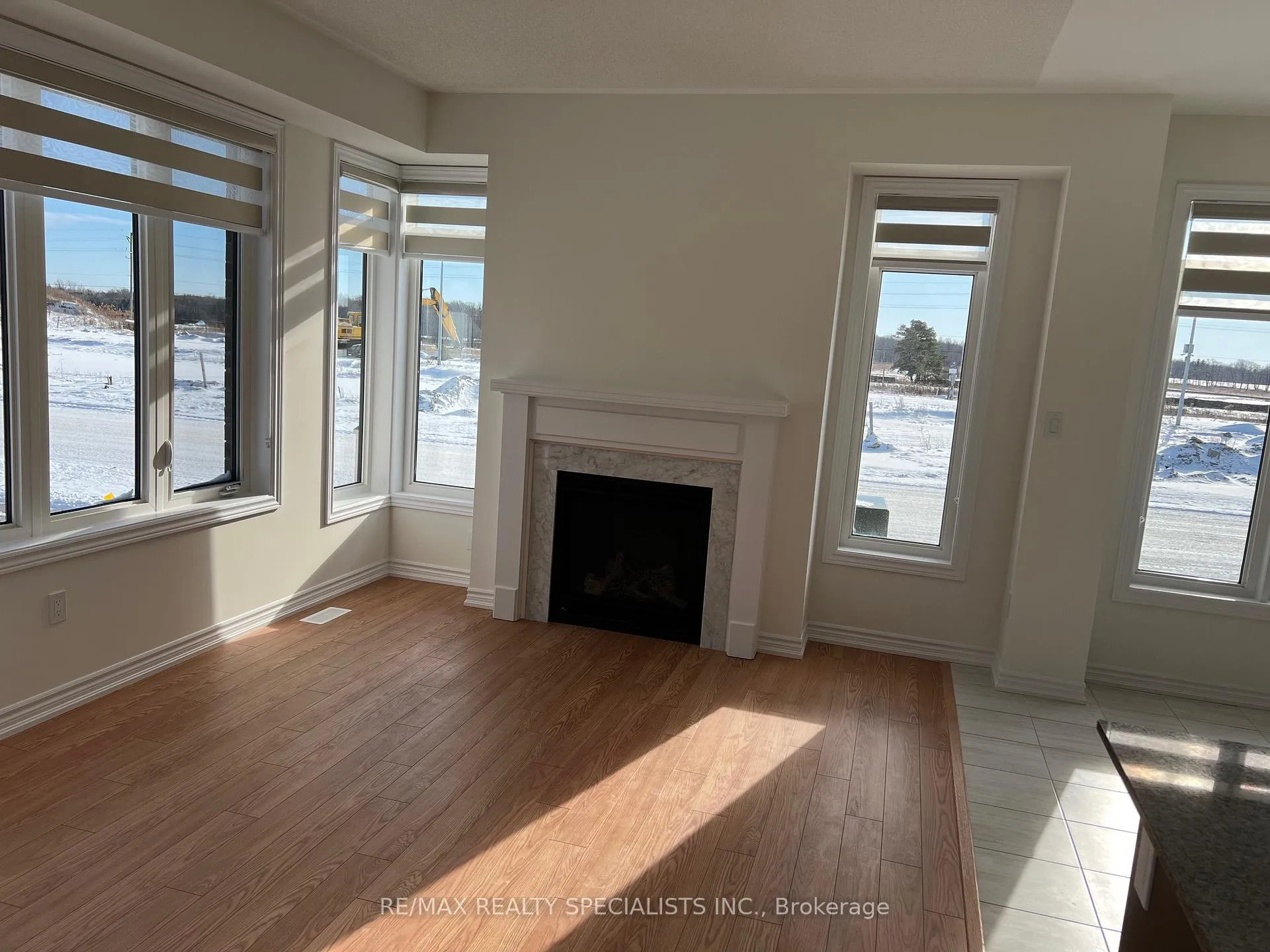 Photo 3 of 2 Prudhoe Terrace, Barrie, Innis-Shore — HOMEH