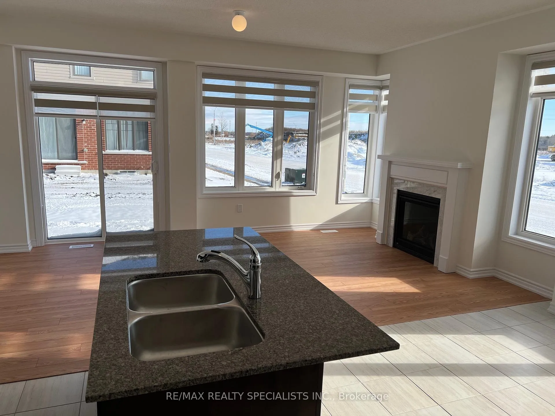 Photo 4 of 2 Prudhoe Terrace, Barrie, Innis-Shore — HOMEH