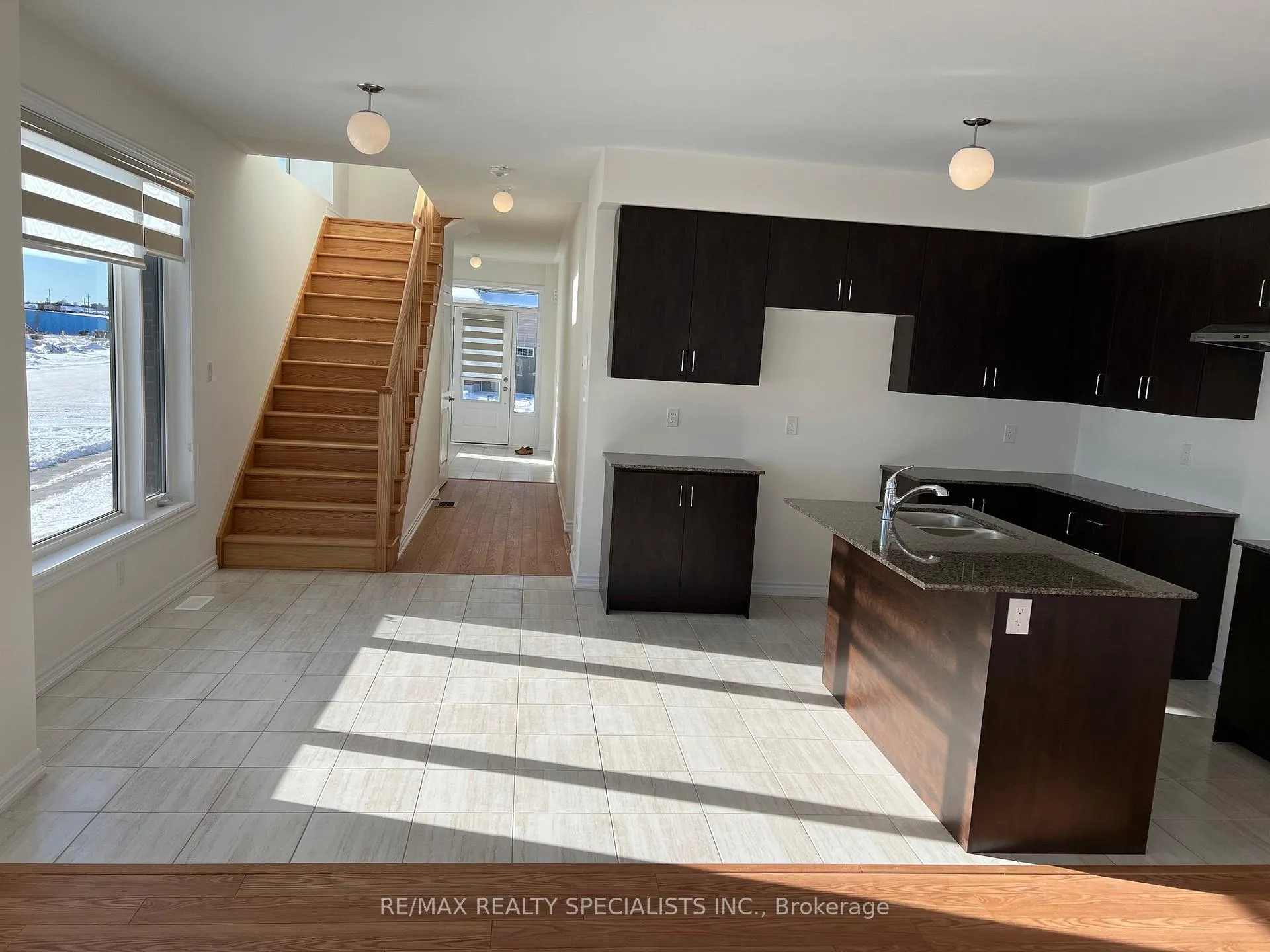 Photo 6 of 2 Prudhoe Terrace, Barrie, Innis-Shore — HOMEH