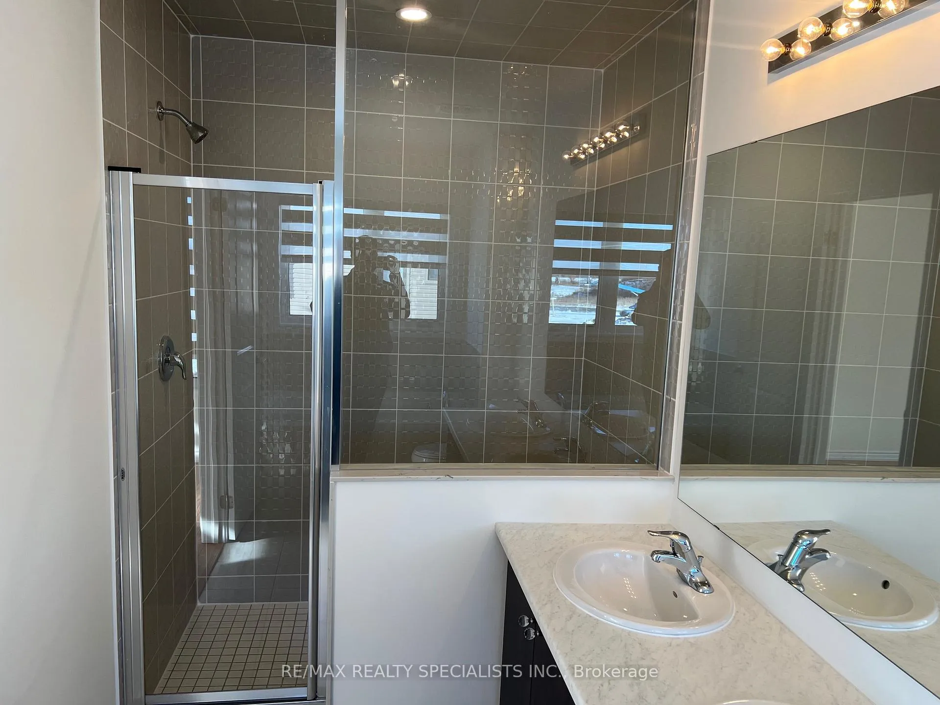Photo 12 of 2 Prudhoe Terrace, Barrie, Innis-Shore — HOMEH