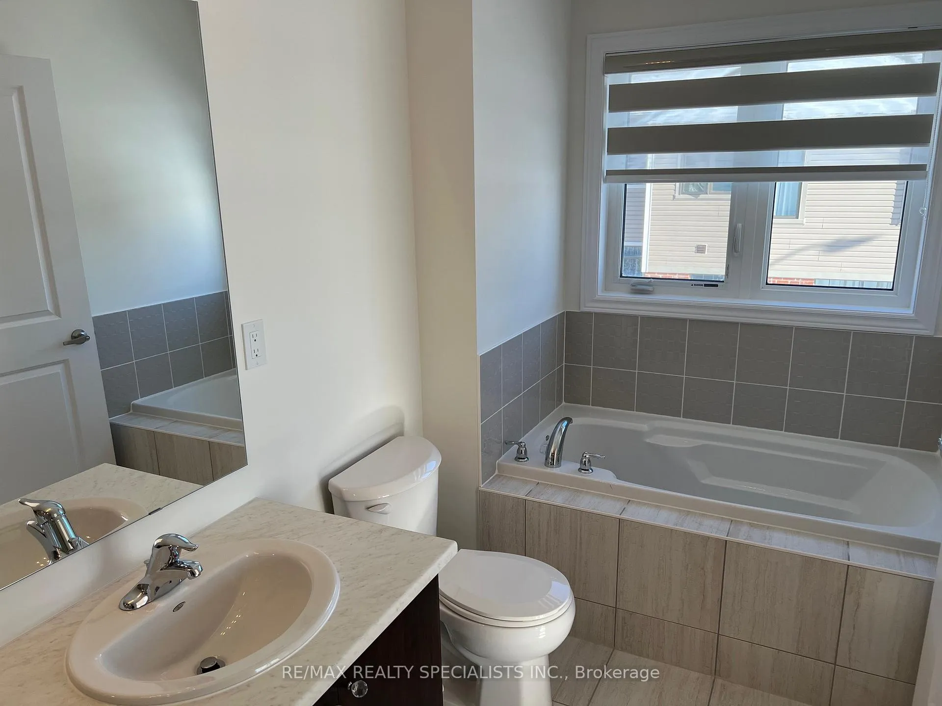 Photo 13 of 2 Prudhoe Terrace, Barrie, Innis-Shore — HOMEH