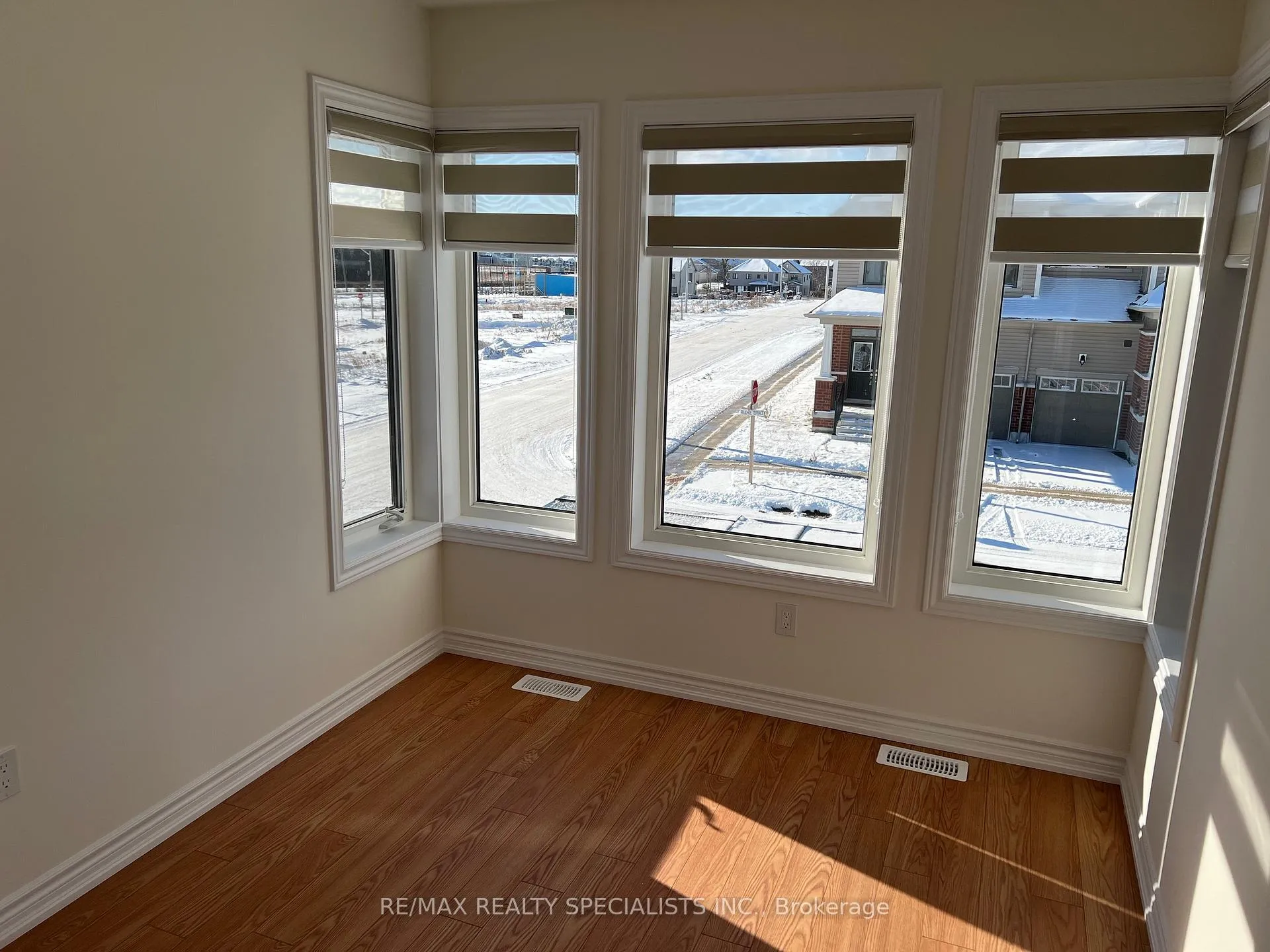 Photo 15 of 2 Prudhoe Terrace, Barrie, Innis-Shore — HOMEH
