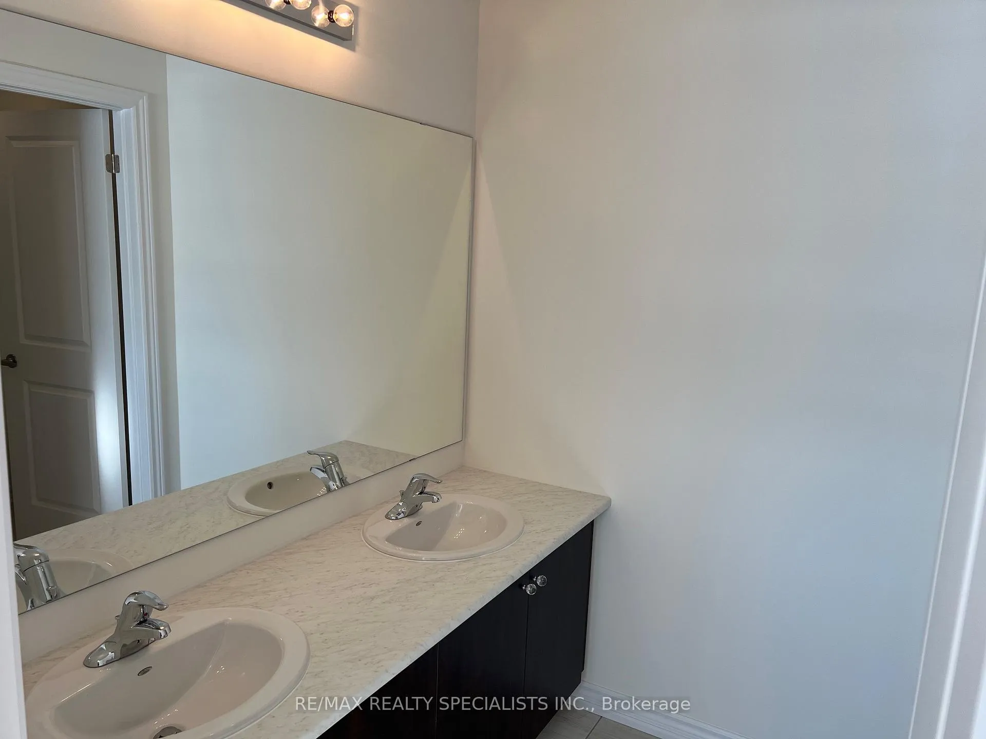 Photo 17 of 2 Prudhoe Terrace, Barrie, Innis-Shore — HOMEH