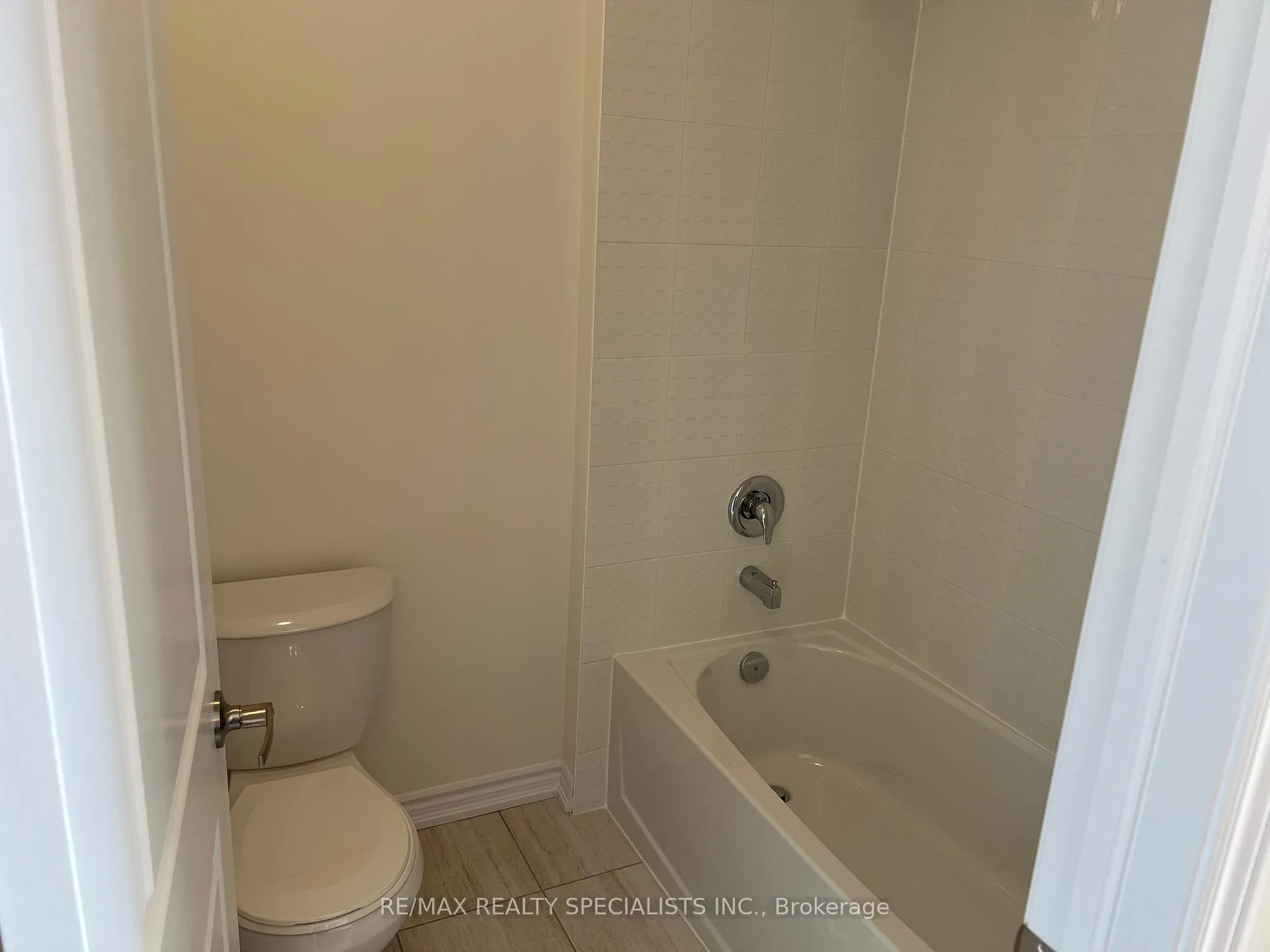 Photo 18 of 2 Prudhoe Terrace, Barrie, Innis-Shore — HOMEH