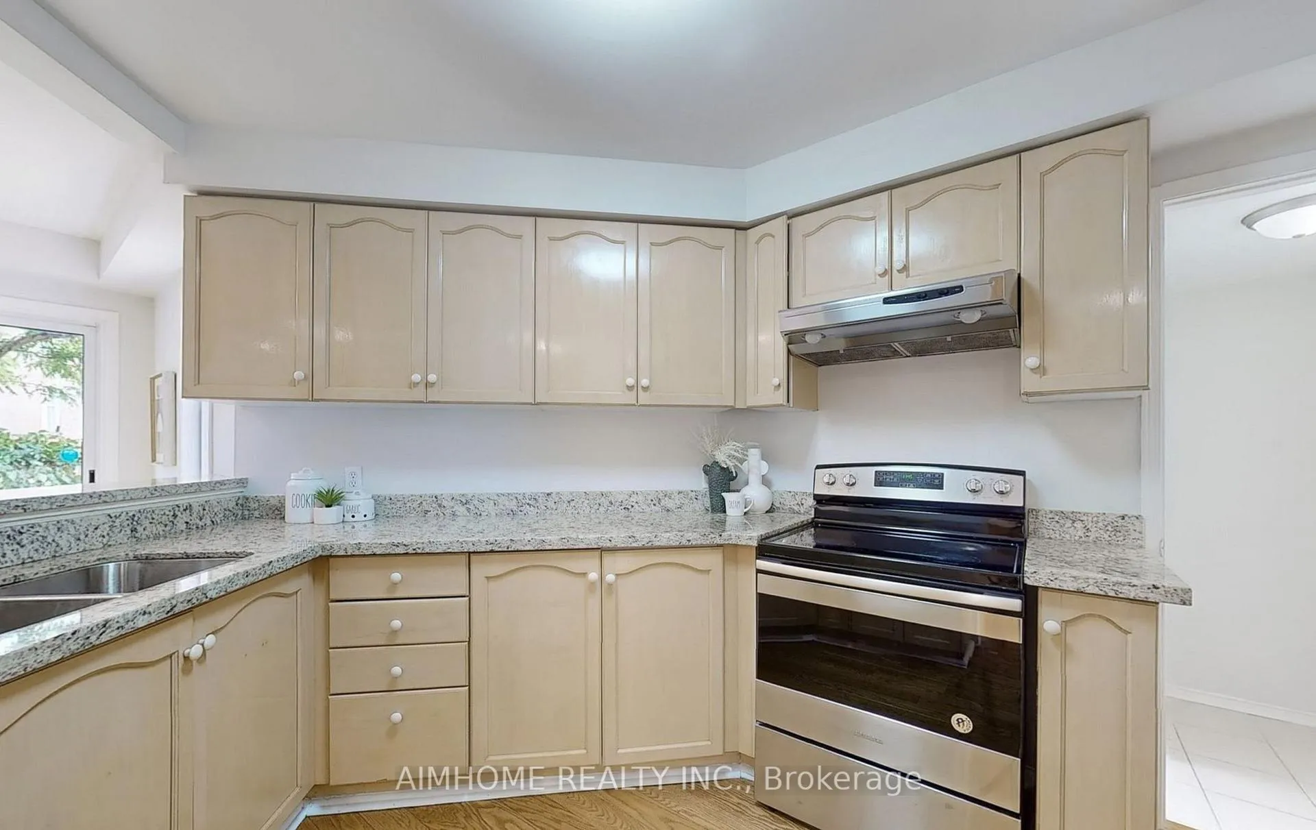 Photo 3 of 36 Meadowgrass Crescent, Markham, Legacy — HOMEH