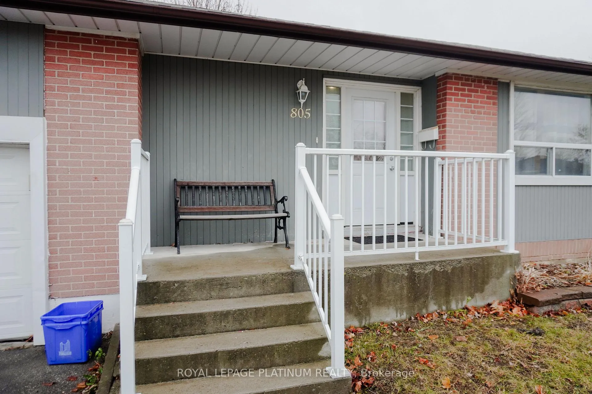 Photo 2 of 805 Krosno Boulevard, Pickering, Bay Ridges — HOMEH